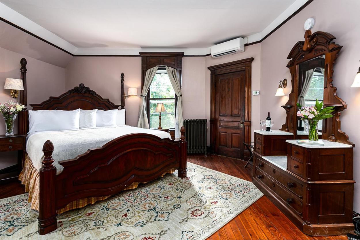 Queen Anne Bedroom