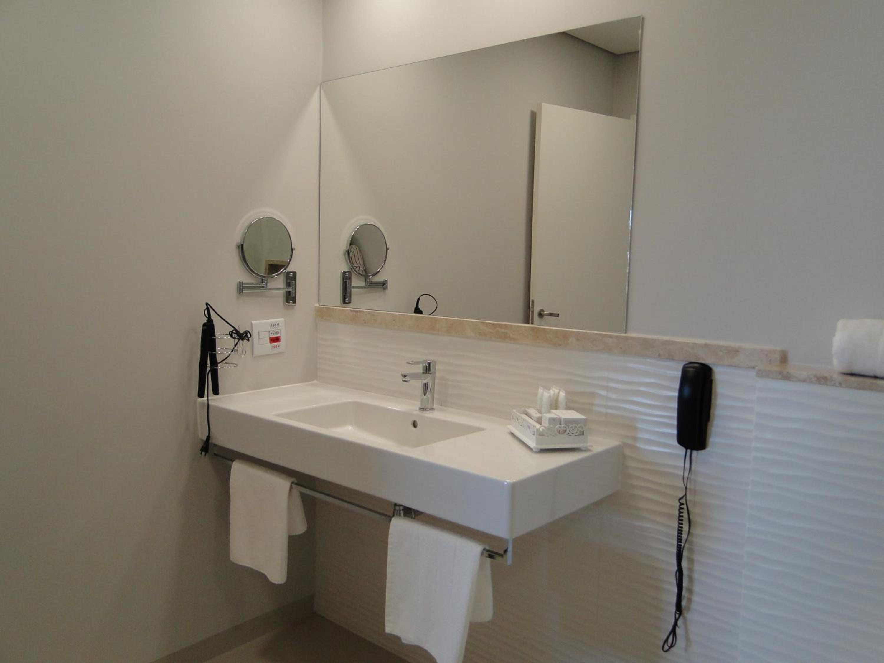 Suite with Balcony - Photo 4