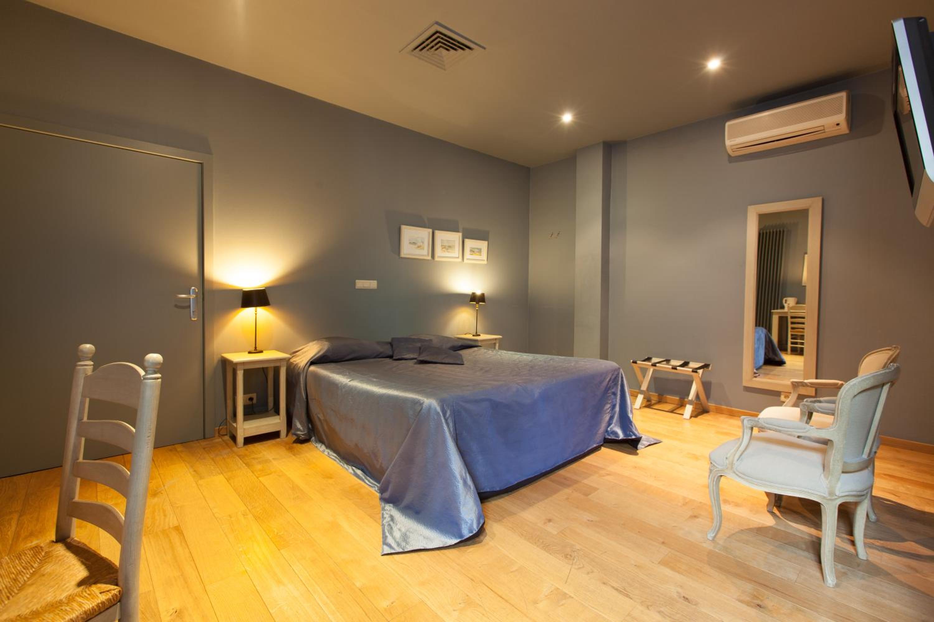 Double Room - Photo 7