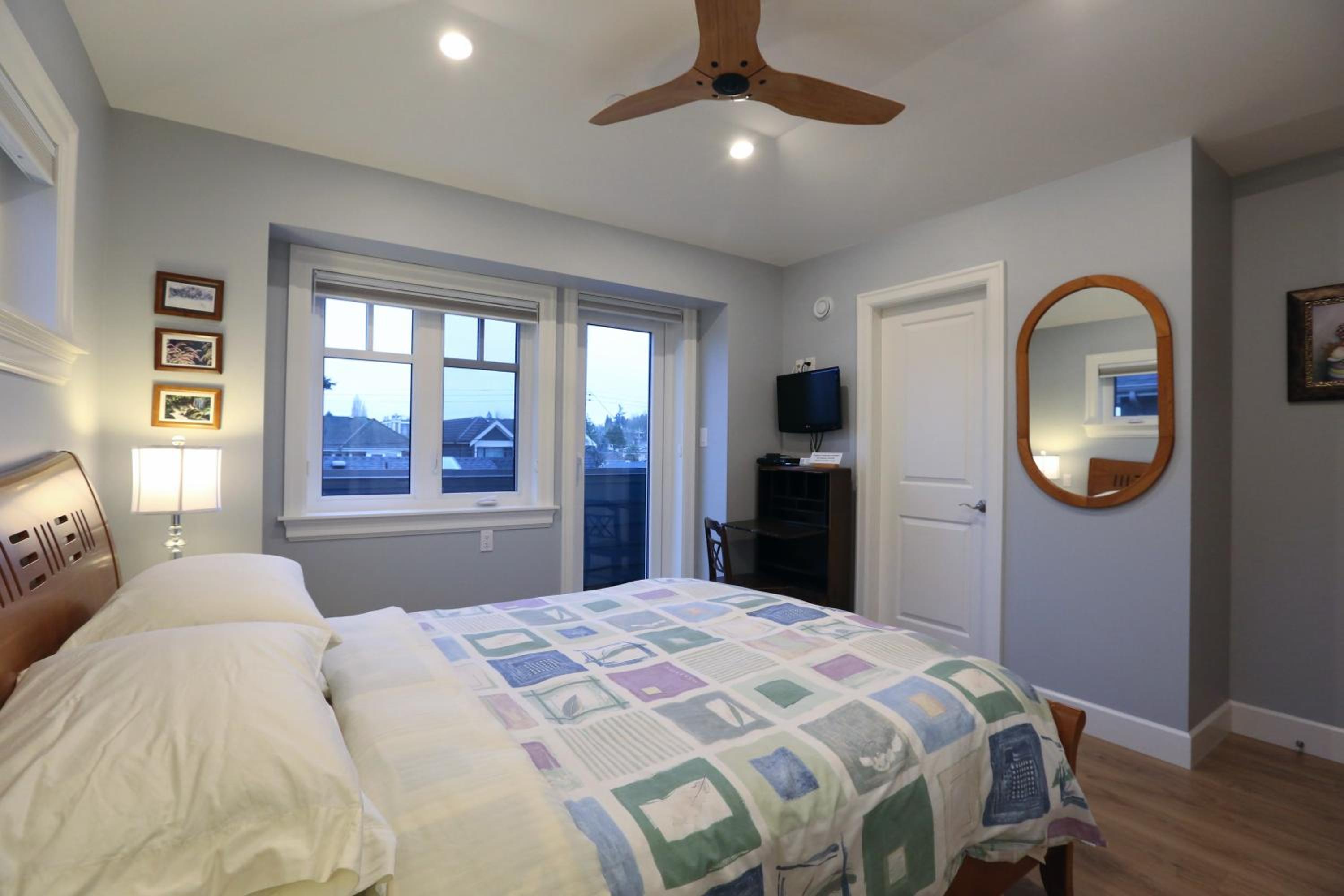 Queen Room with Balcony photo 1