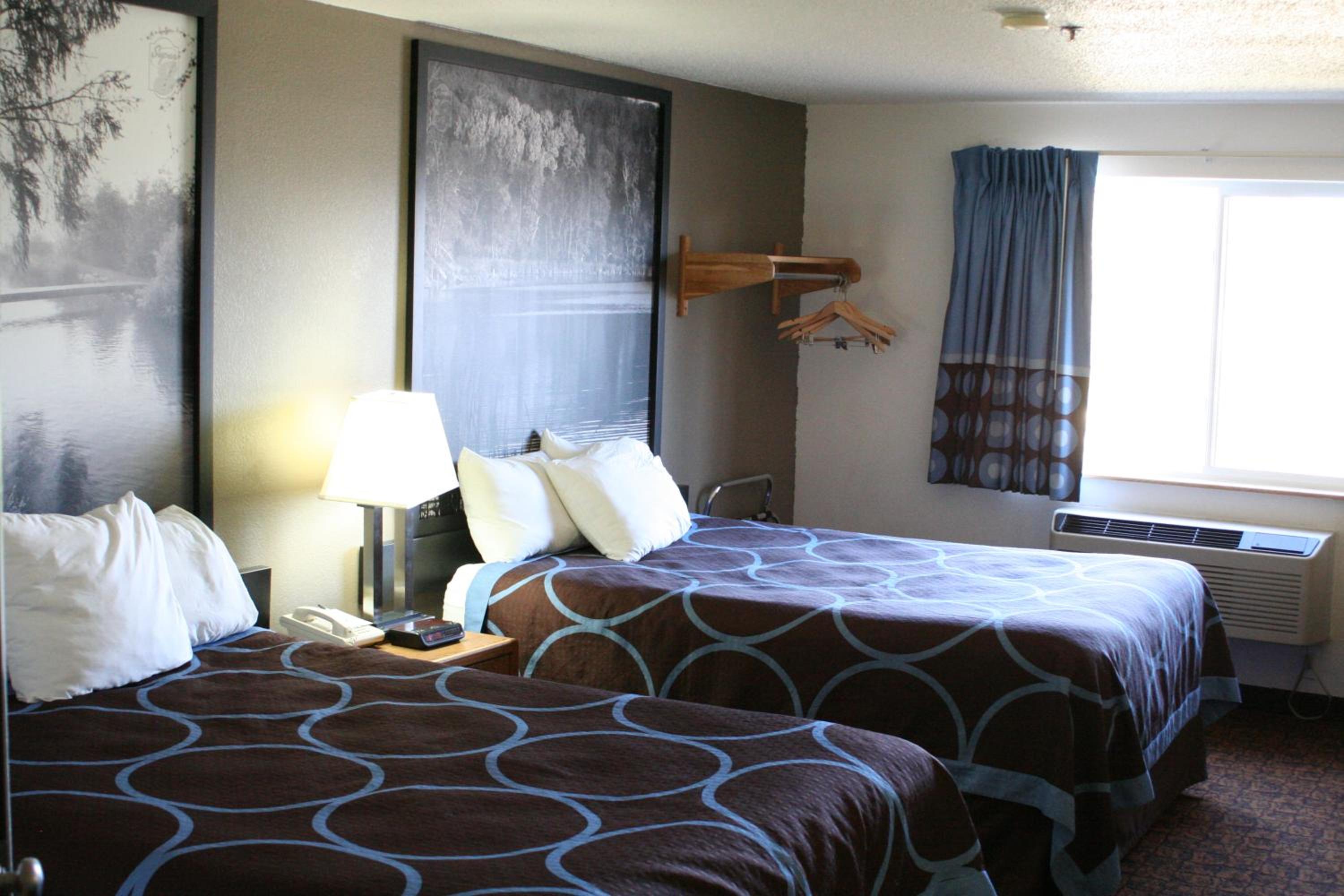 Queen Room with Two Queen Beds - Non-Smoking - Photo 1