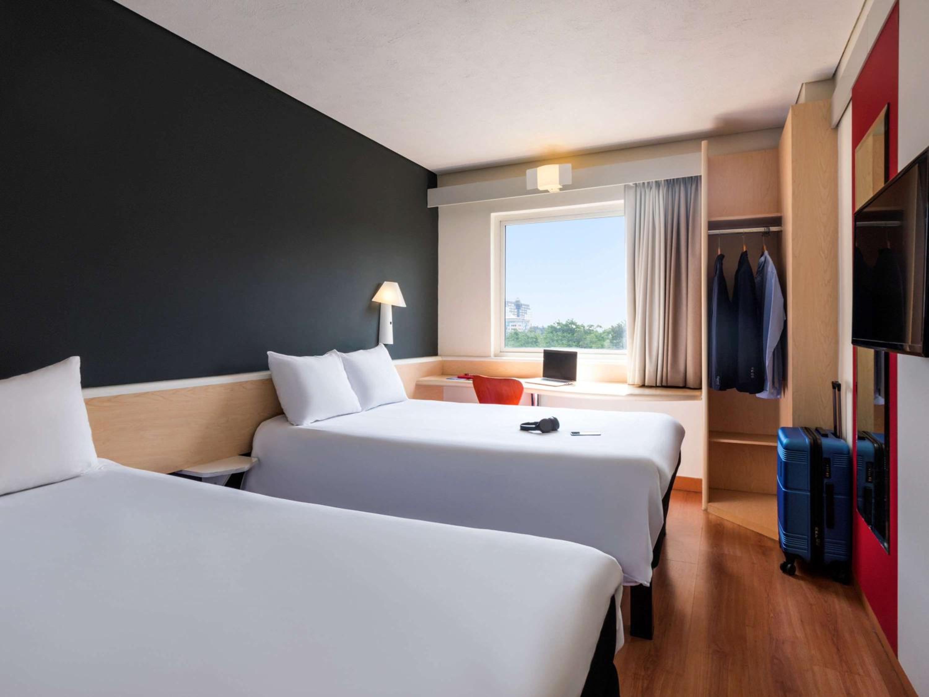 Standard Room with Two Double Beds - Photo 1