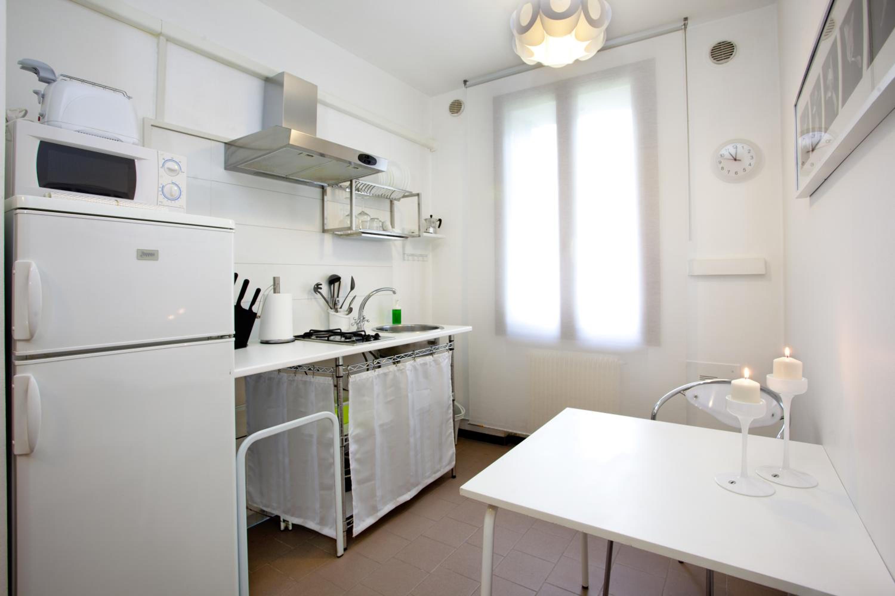 One-Bedroom Apartment - Photo 2