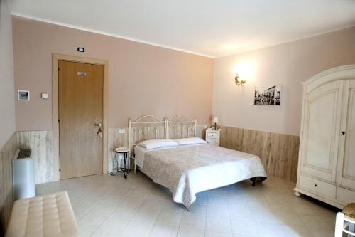 Double or Twin Room with Extra Bed photo 1