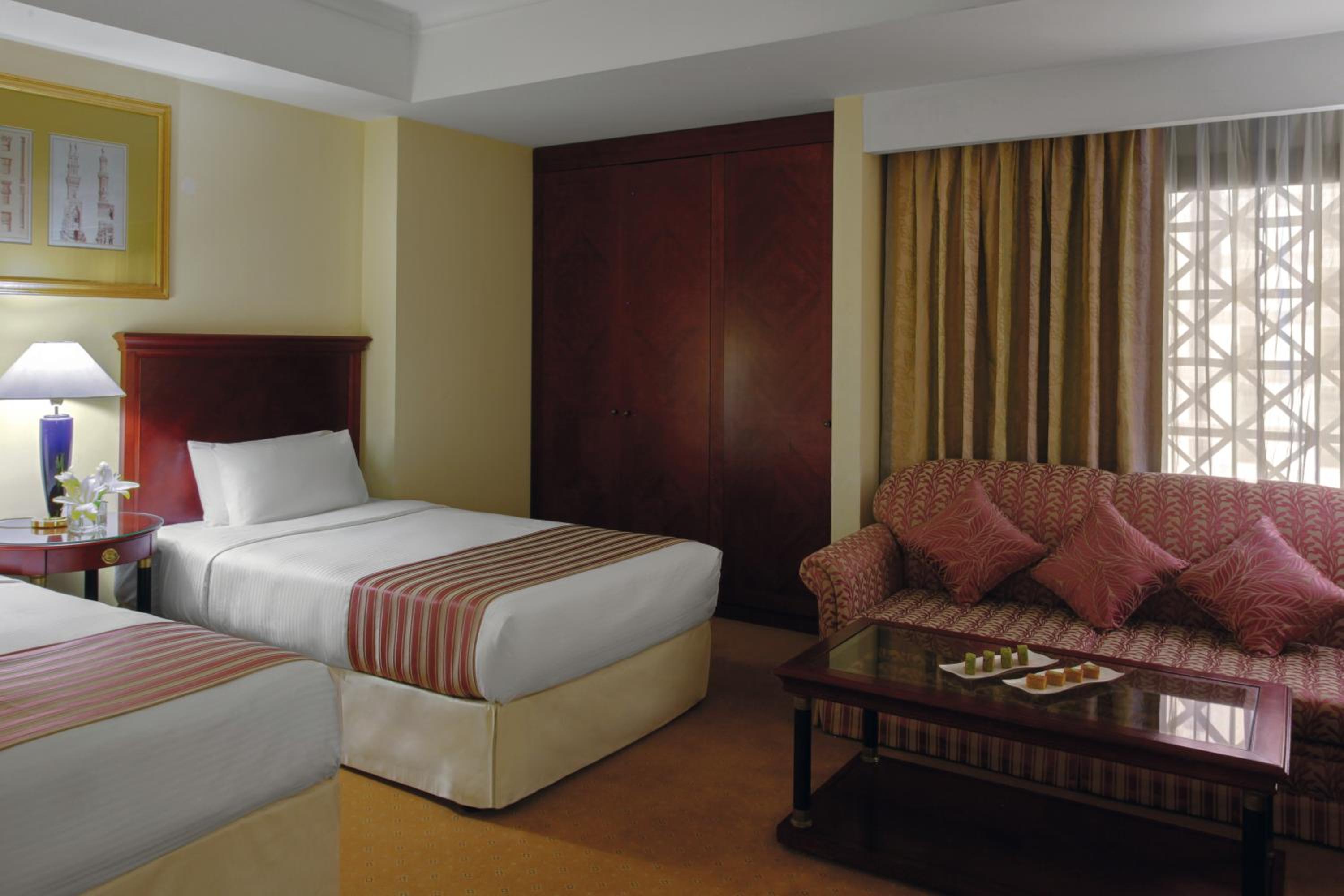Premium Twin Room - Photo 4