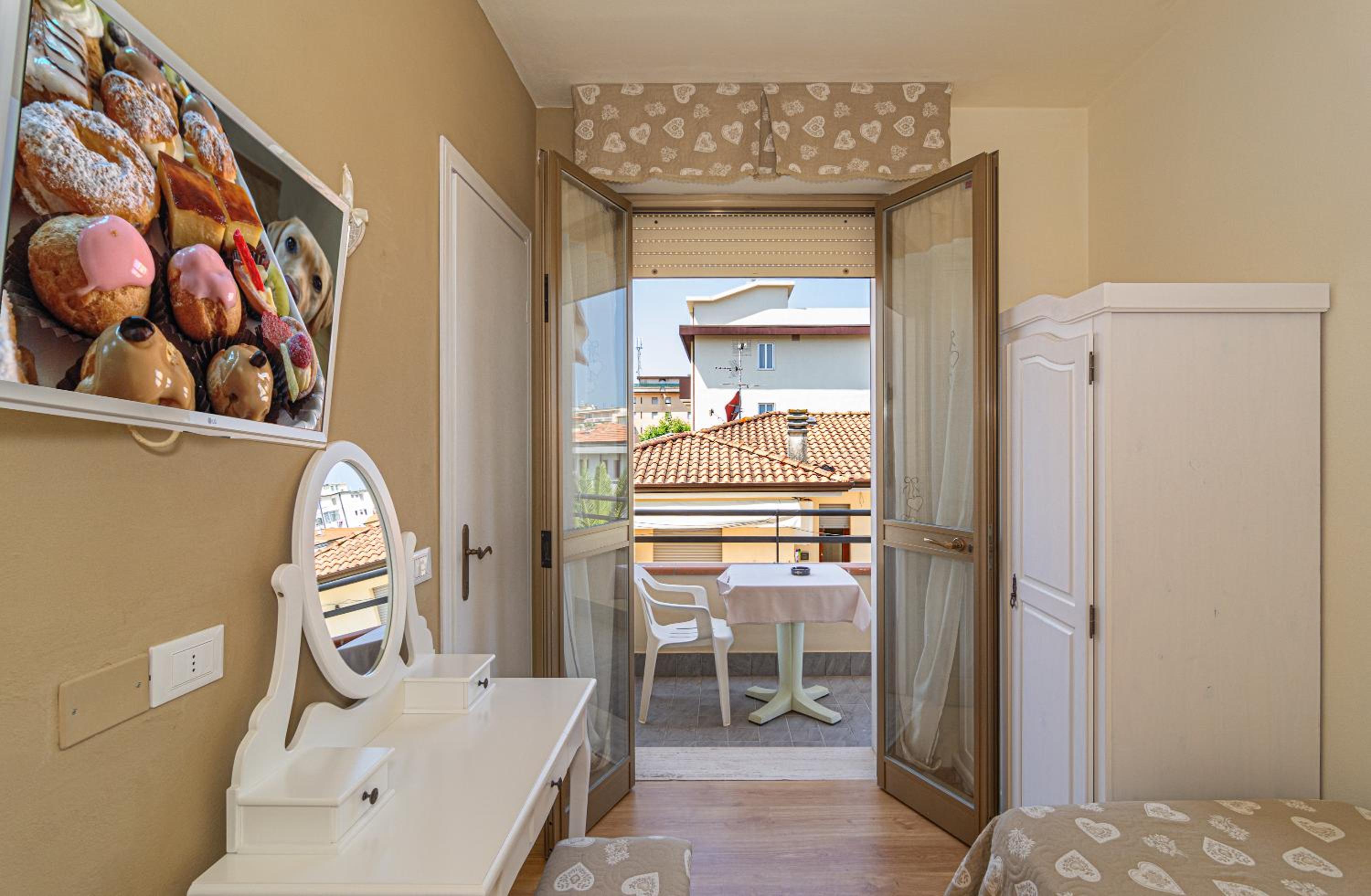 Deluxe Single Room with Balcony photo 3