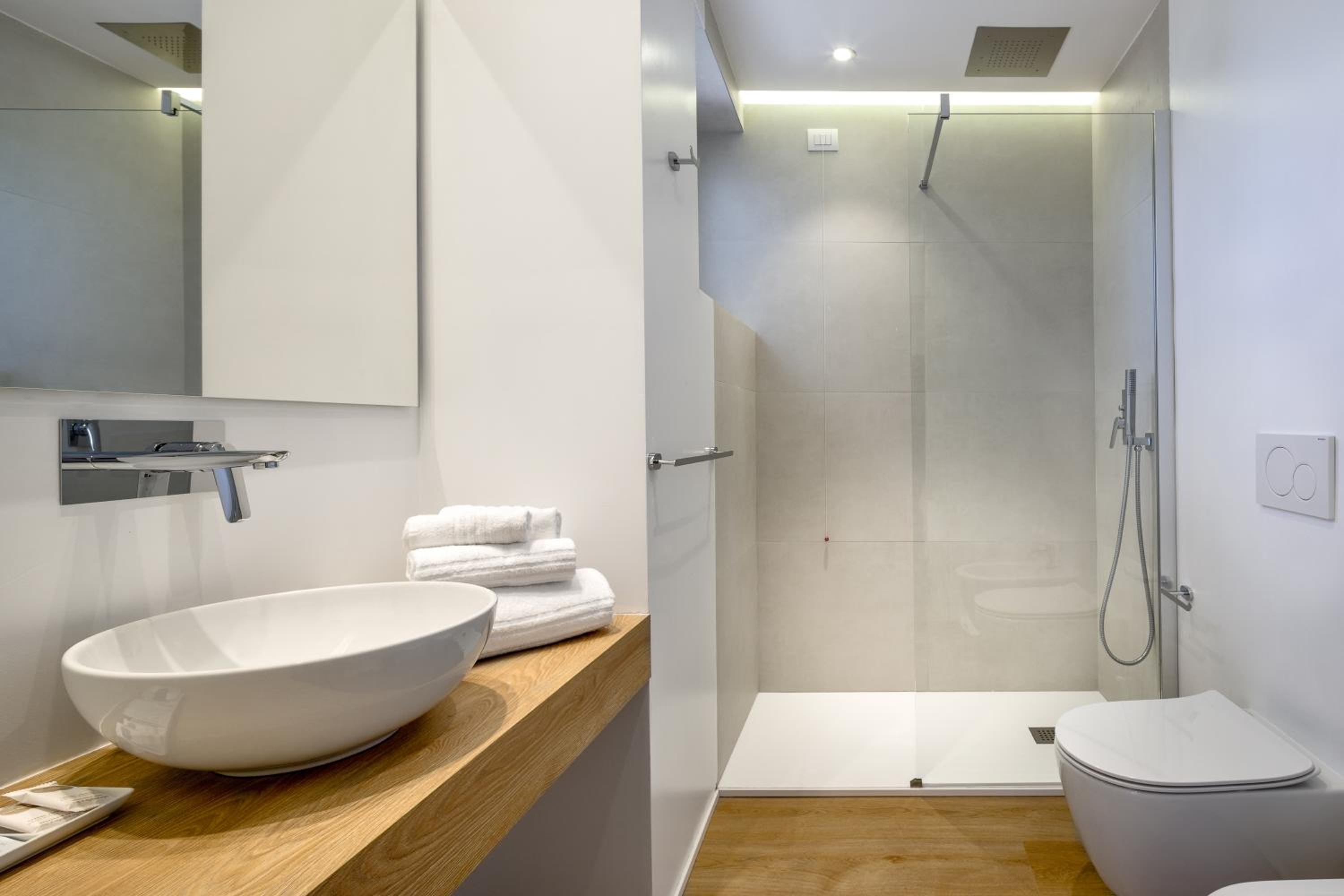 Quadruple Room with Sea View - Photo 4