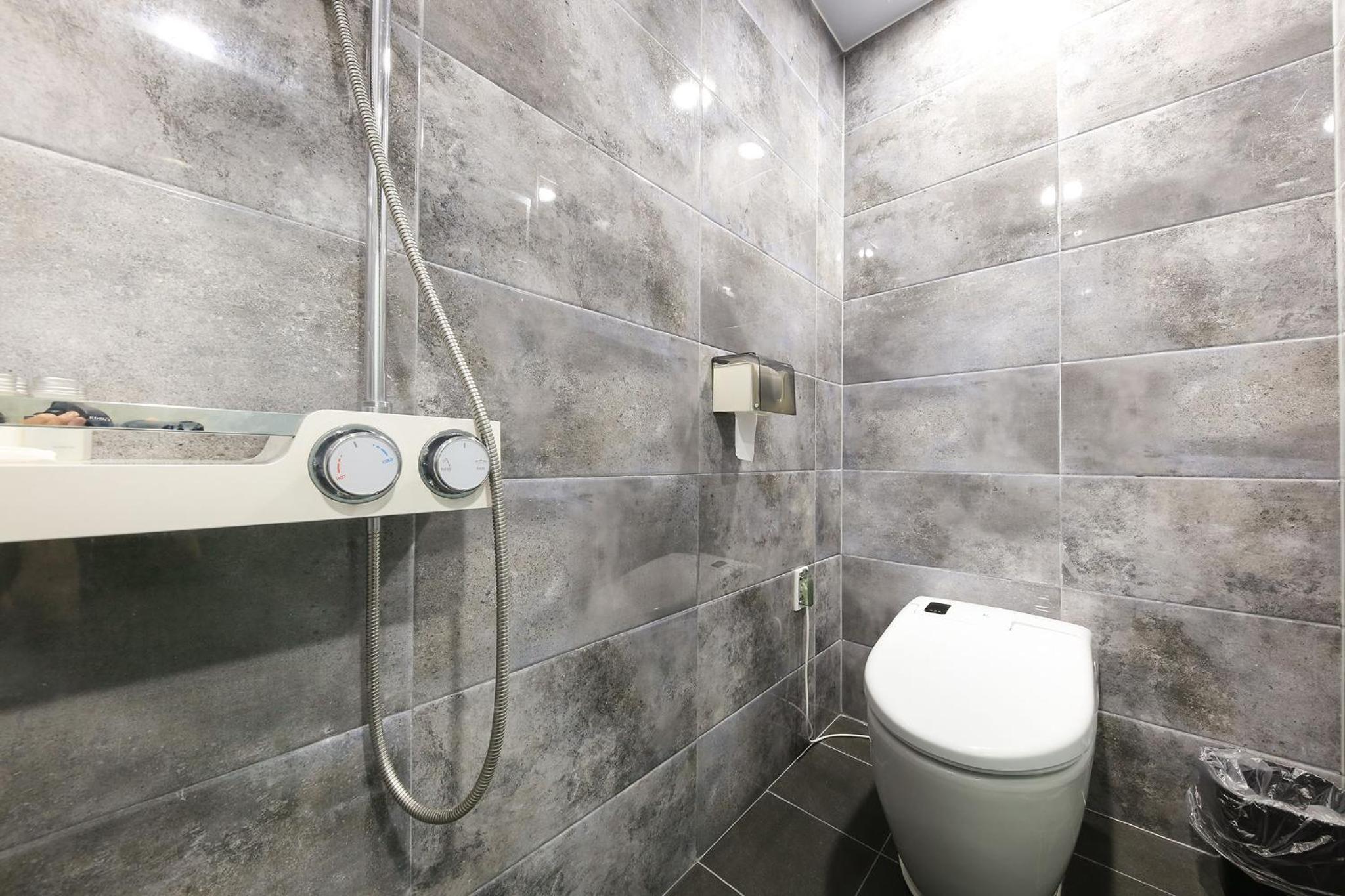 Deluxe Twin Room with Sea View - Photo 4