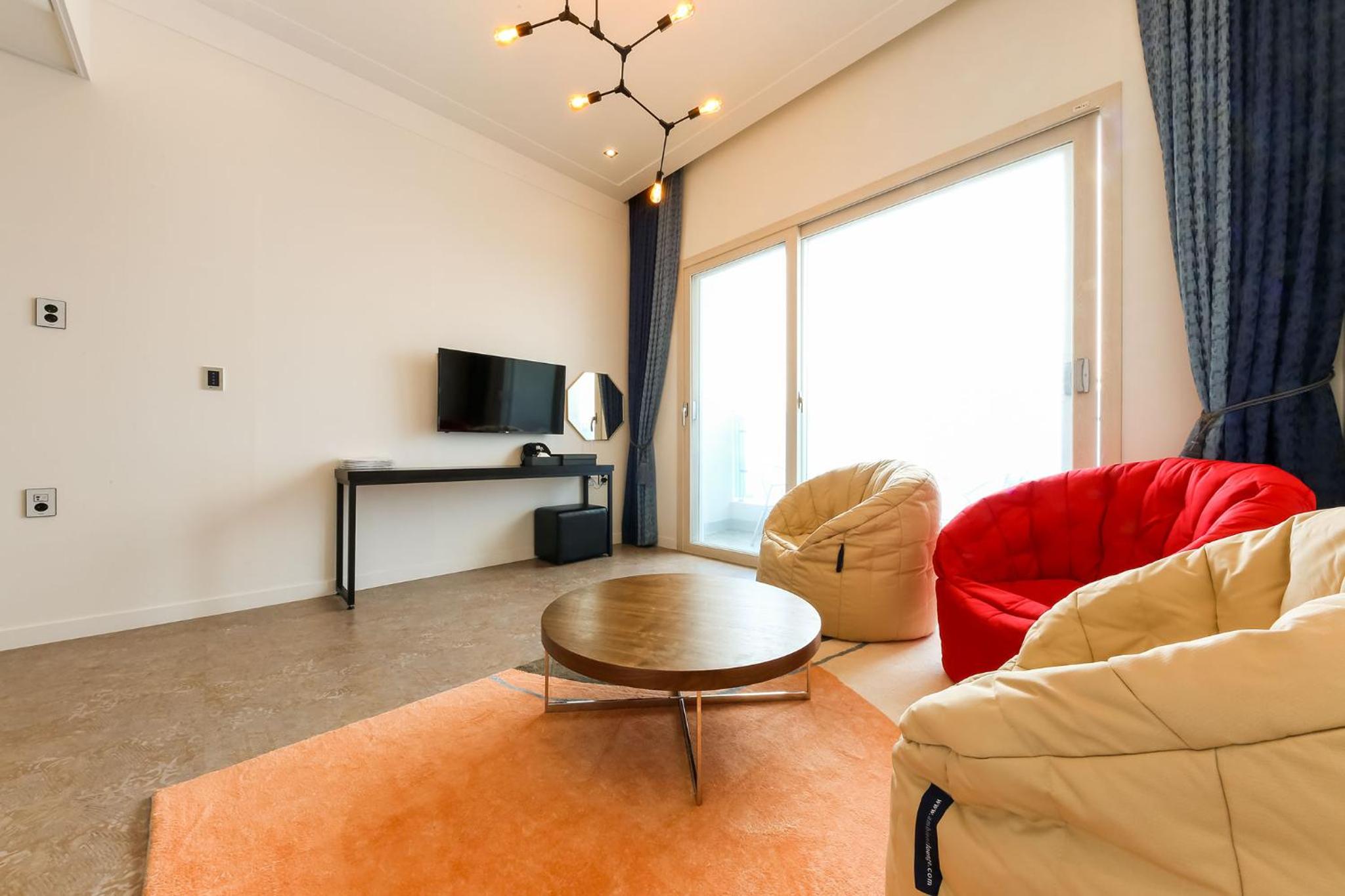 Deluxe Suite with Sea View - Photo 7