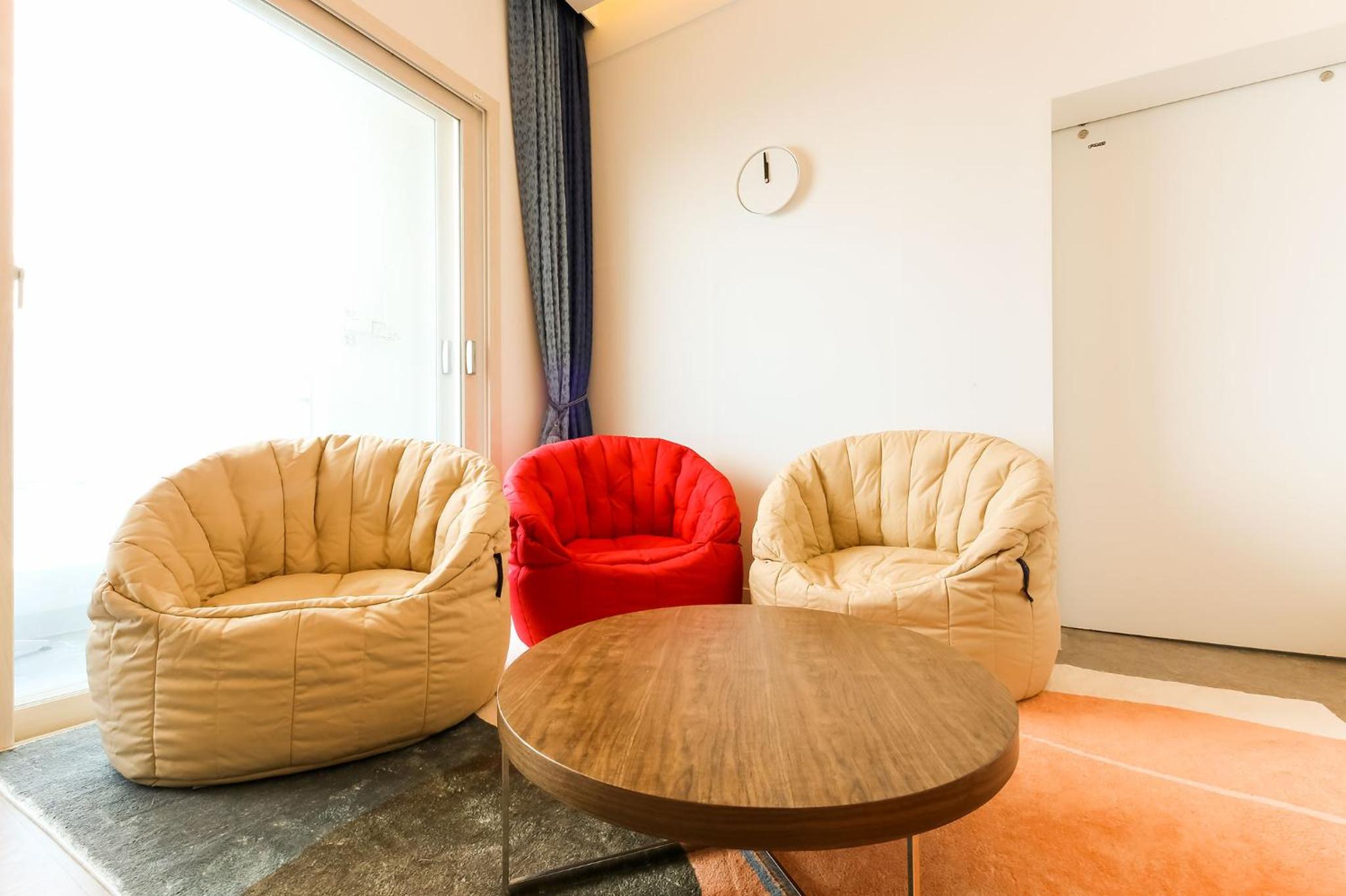 Deluxe Suite with Sea View - Photo 9