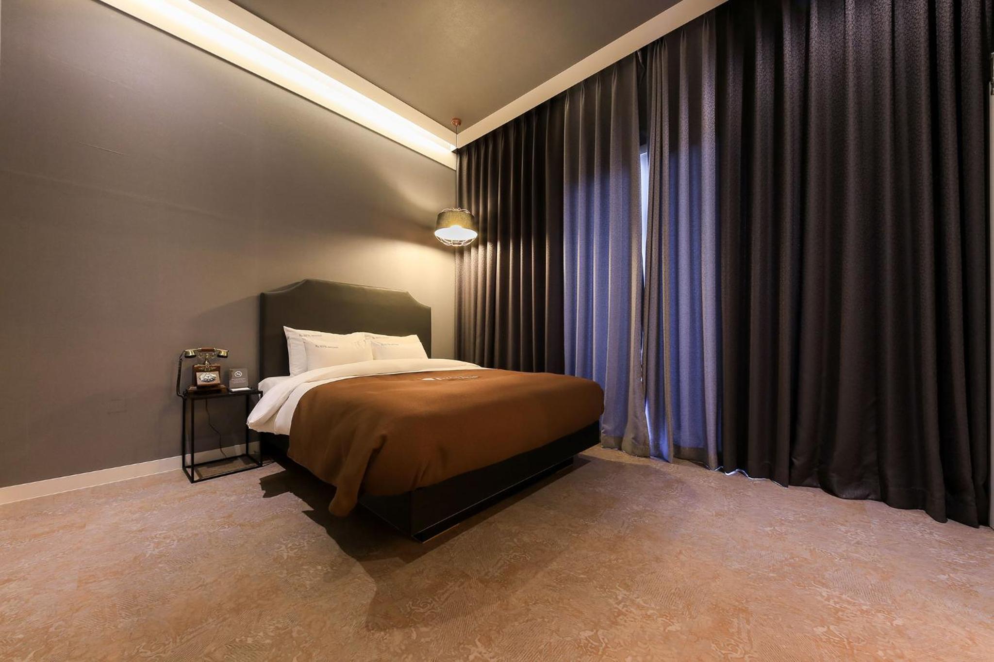 Deluxe Suite with Sea View - Photo 14
