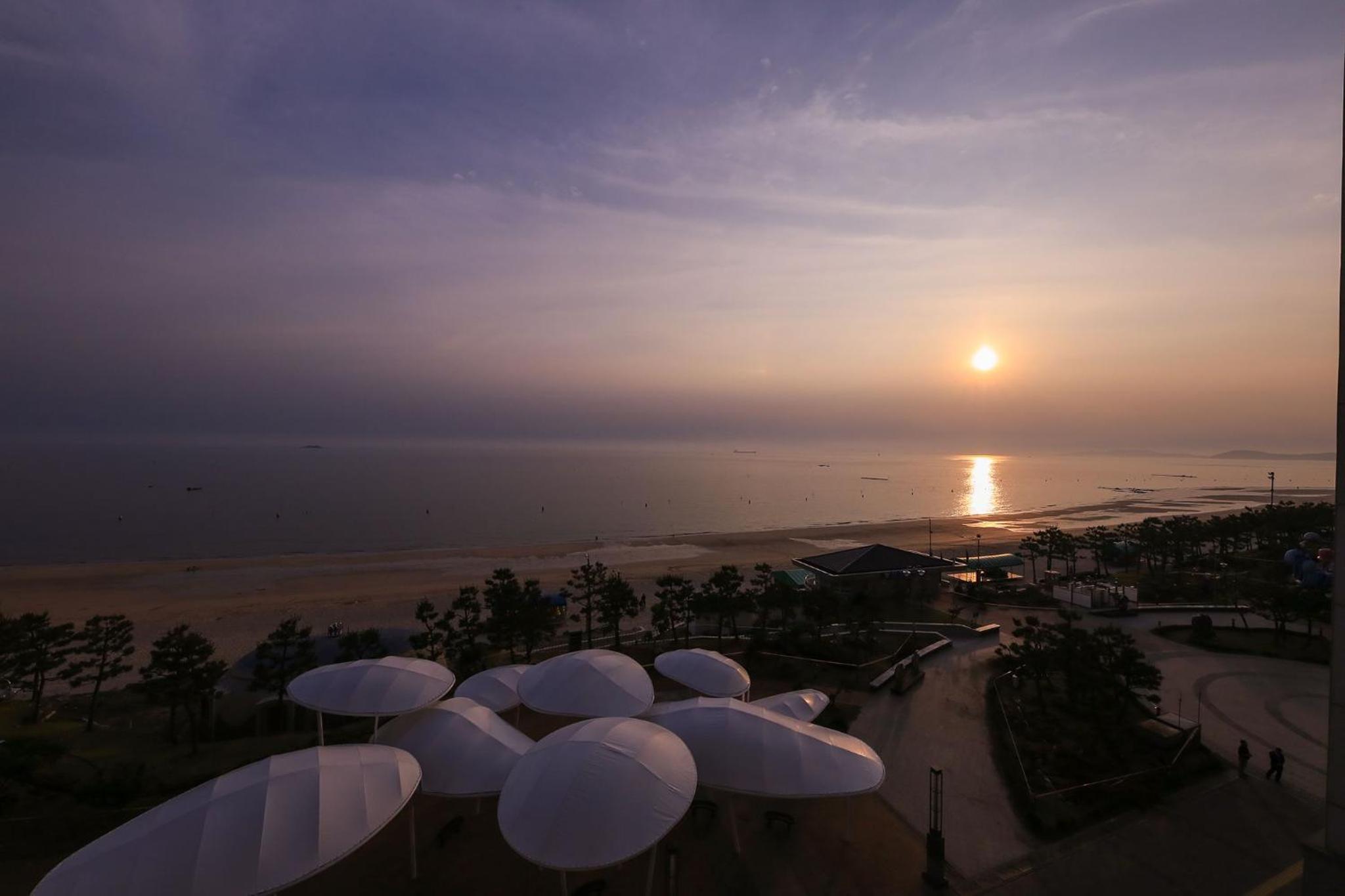Superior Twin Room with Sea View - Photo 3