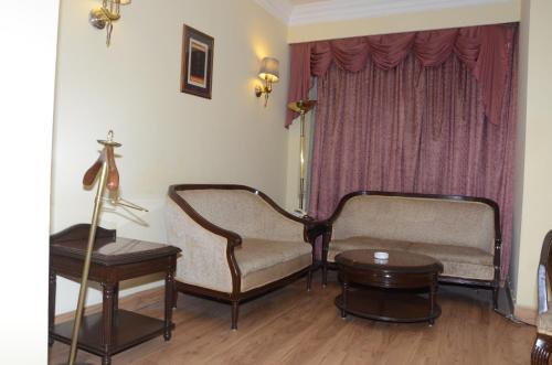 Executive Suite - Photo 12