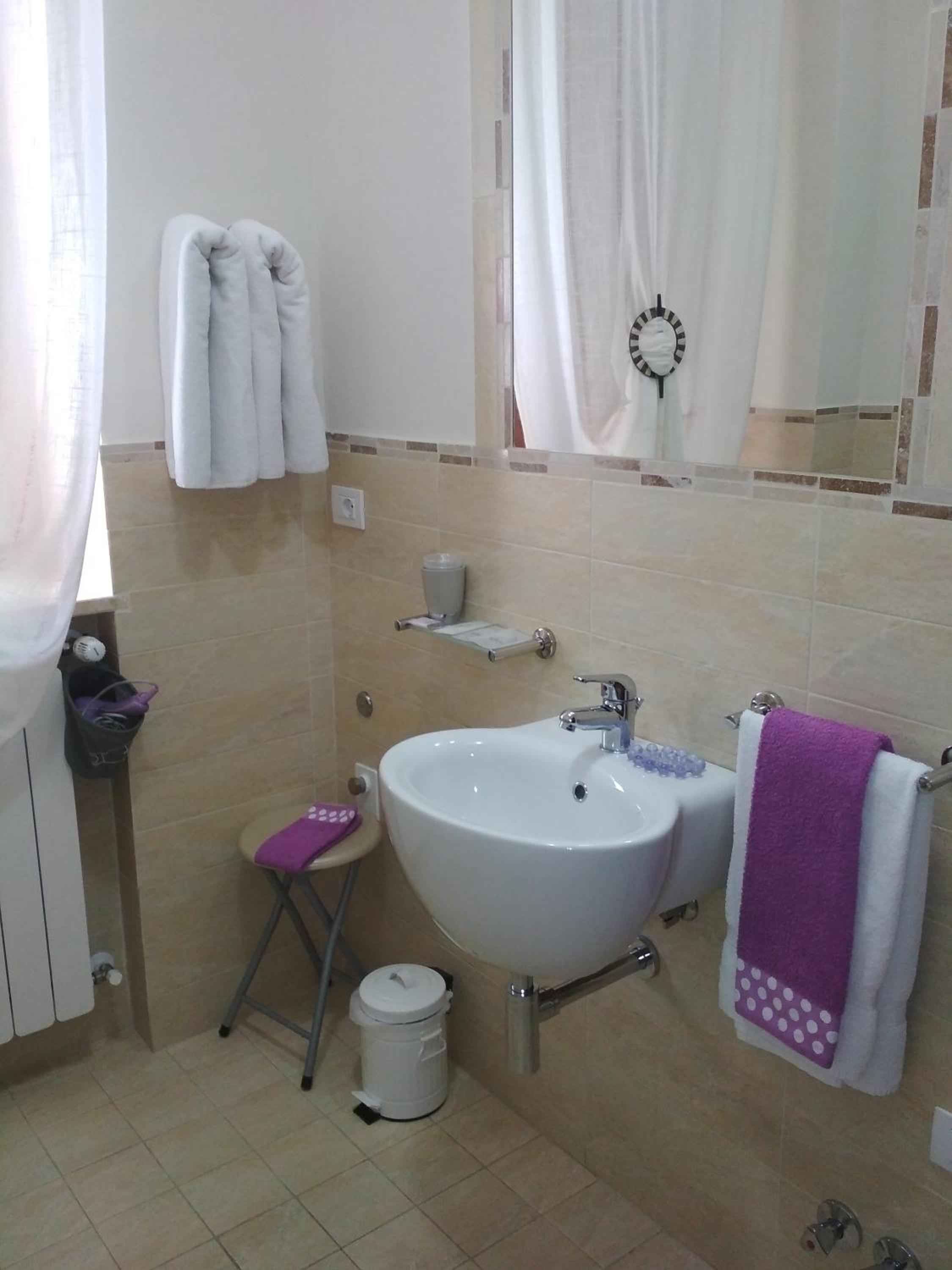 Double Room - Photo 15