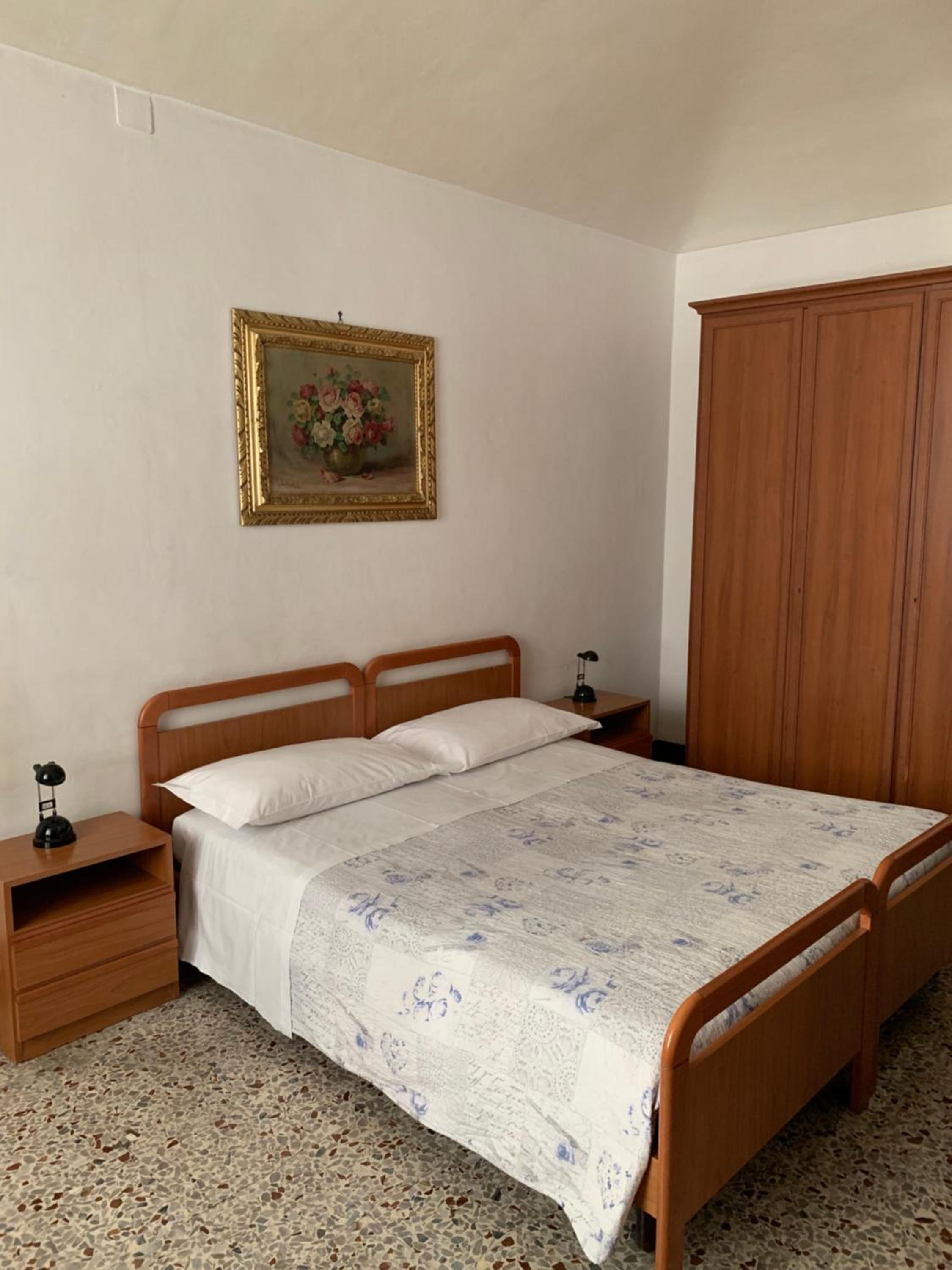 Double Room with Private Bathroom - Photo 10