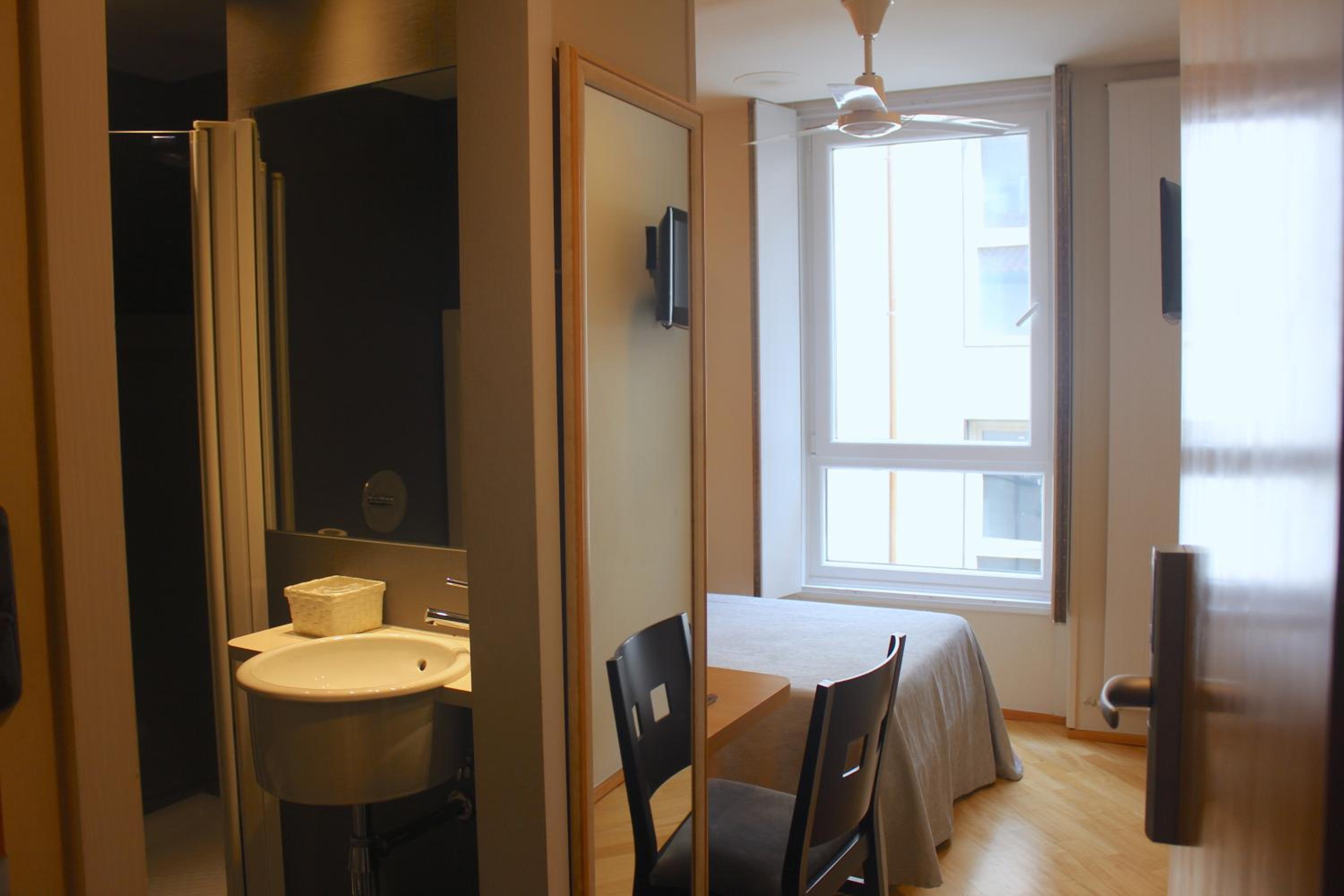 Single Room photo 3
