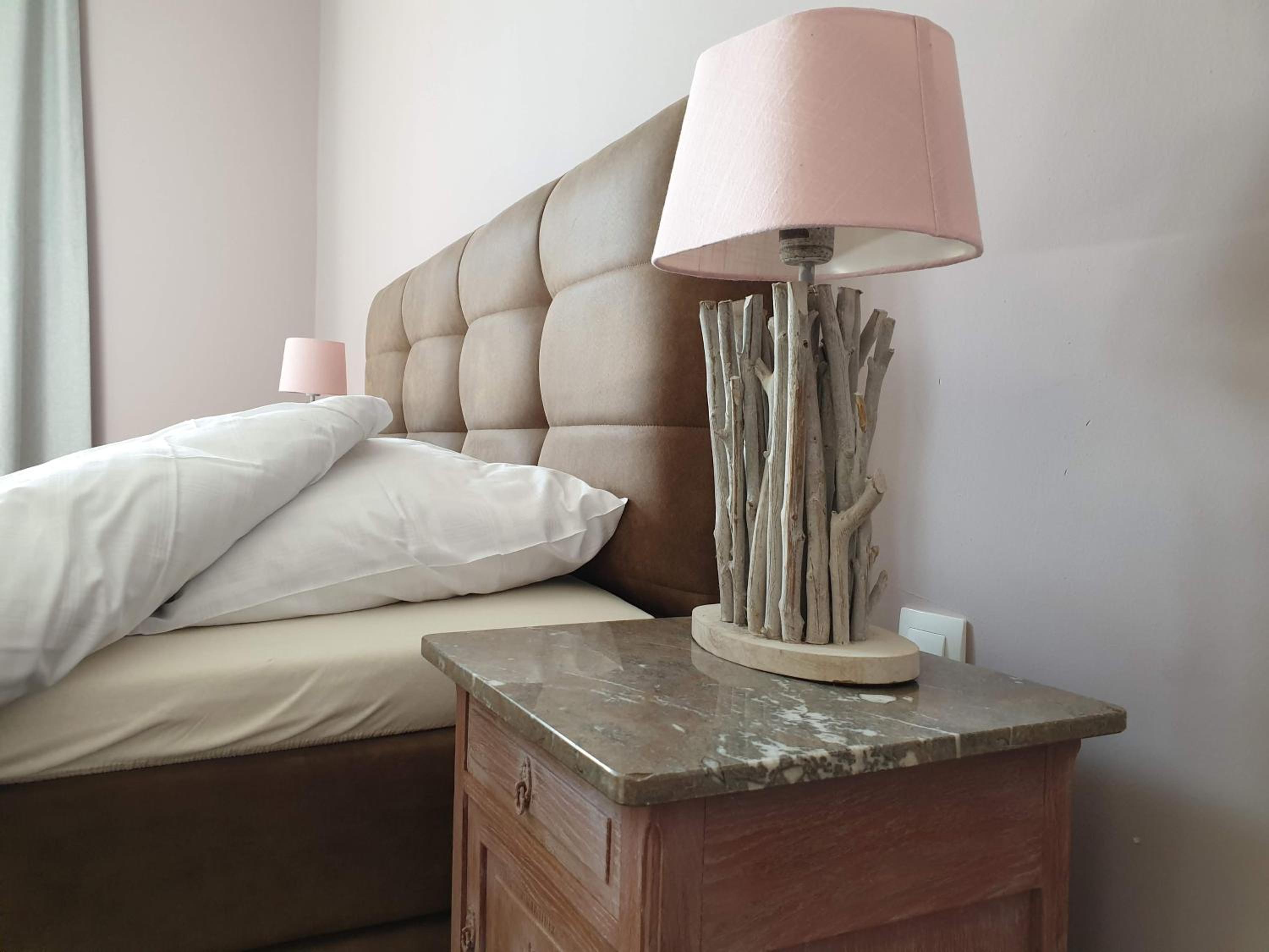 Large Double Room - Photo 6