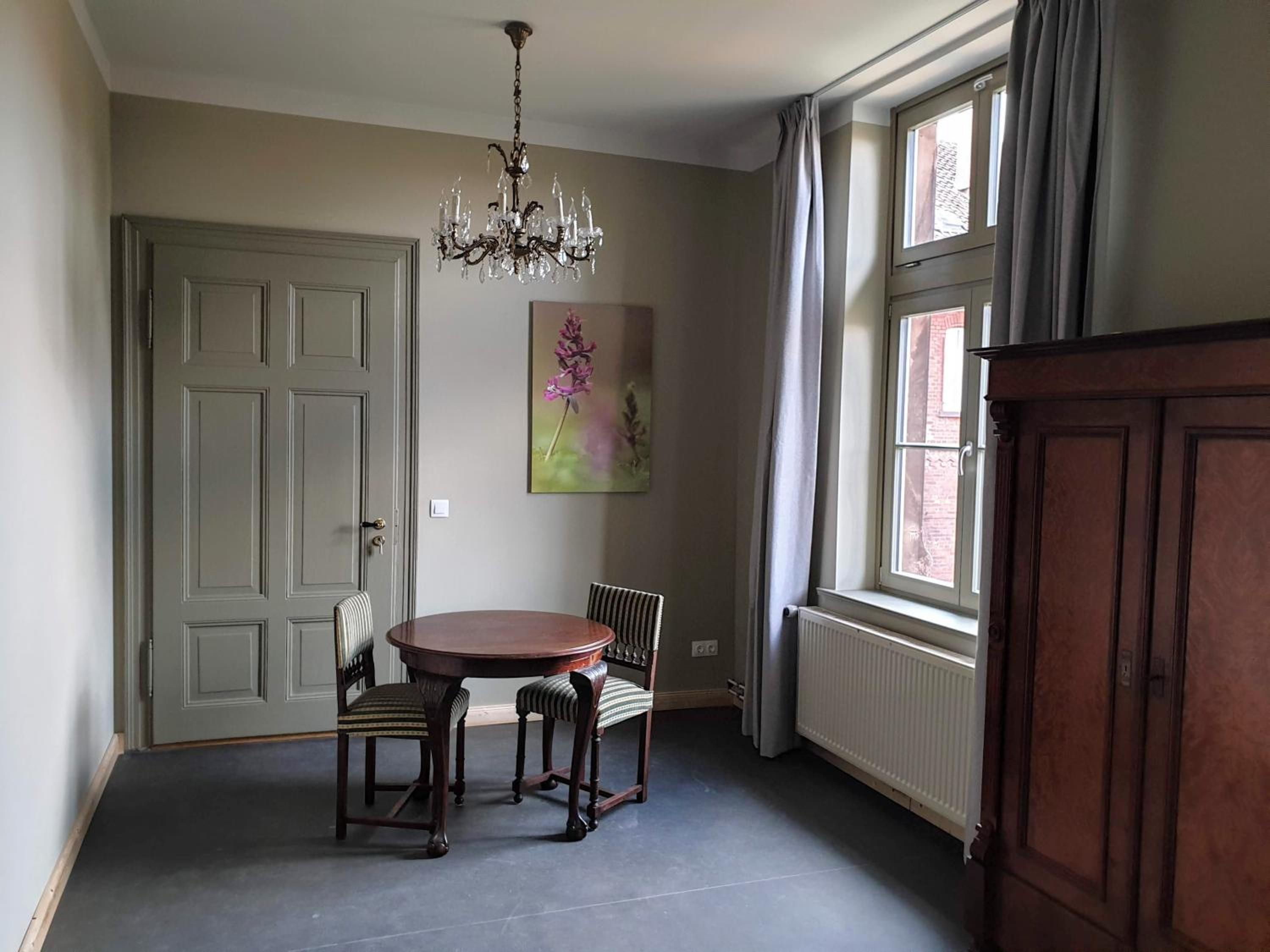 Large Double Room - Photo 2