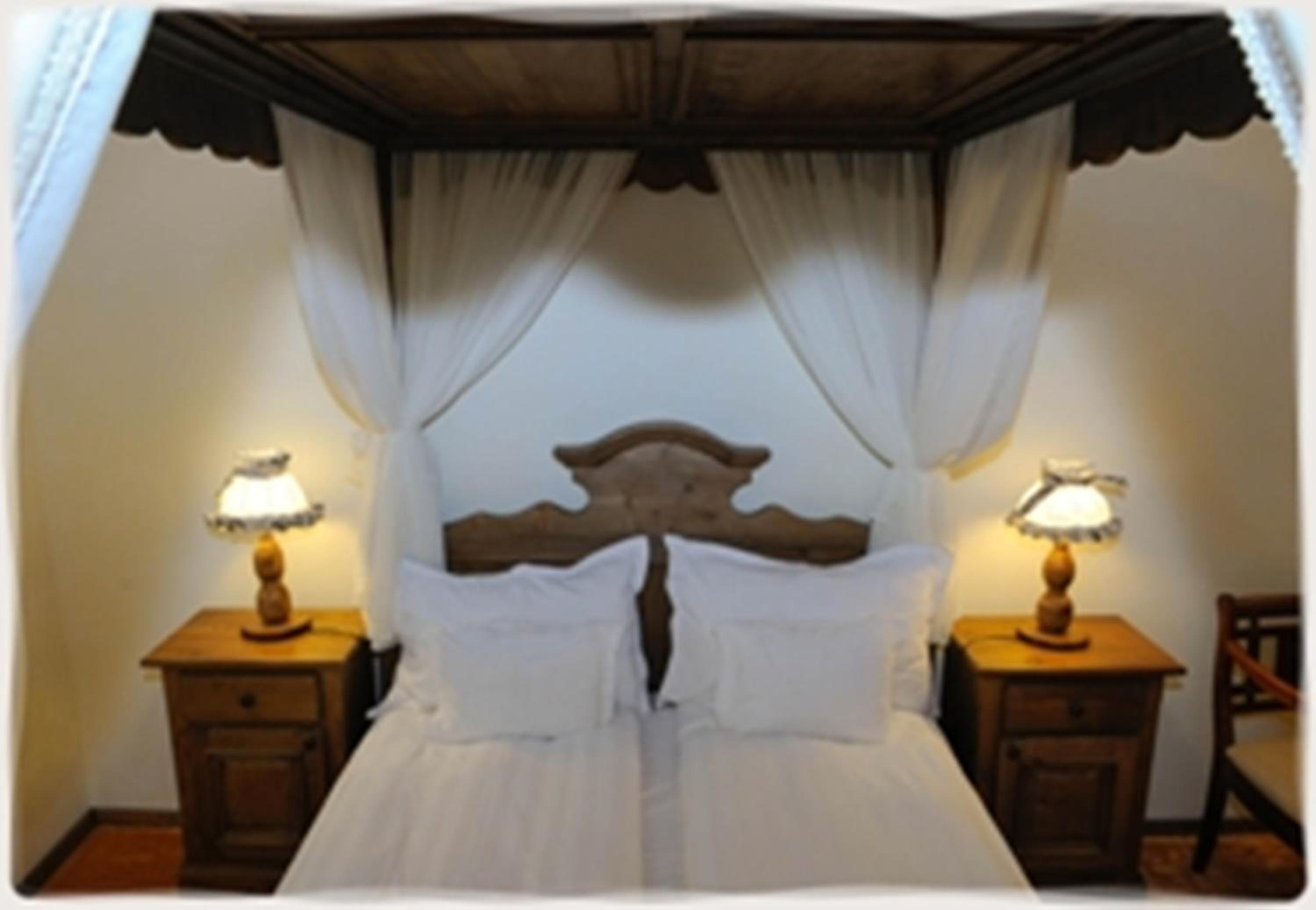 Double Room with canopy bed - Photo 12