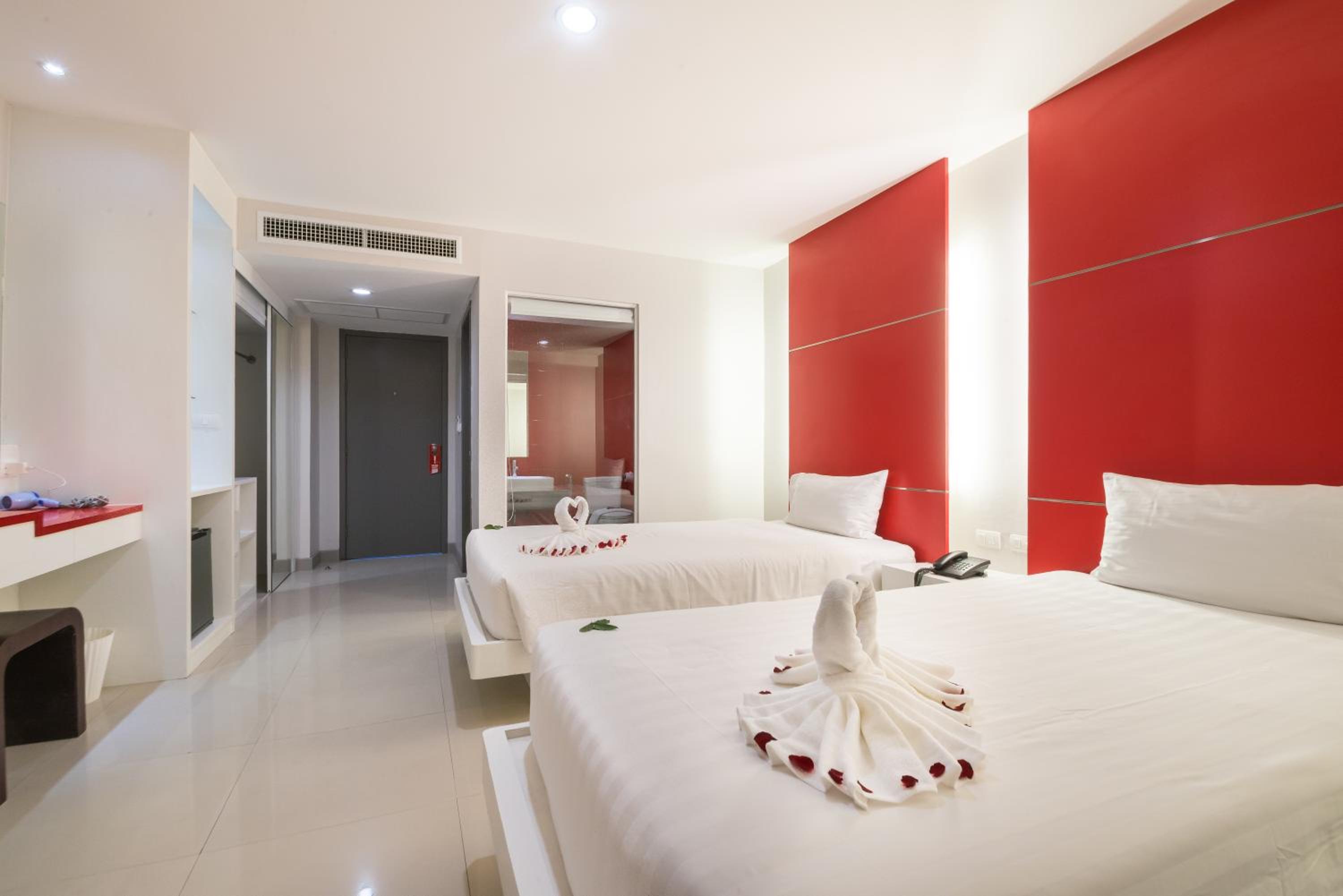 Deluxe Twin Room with Balcony