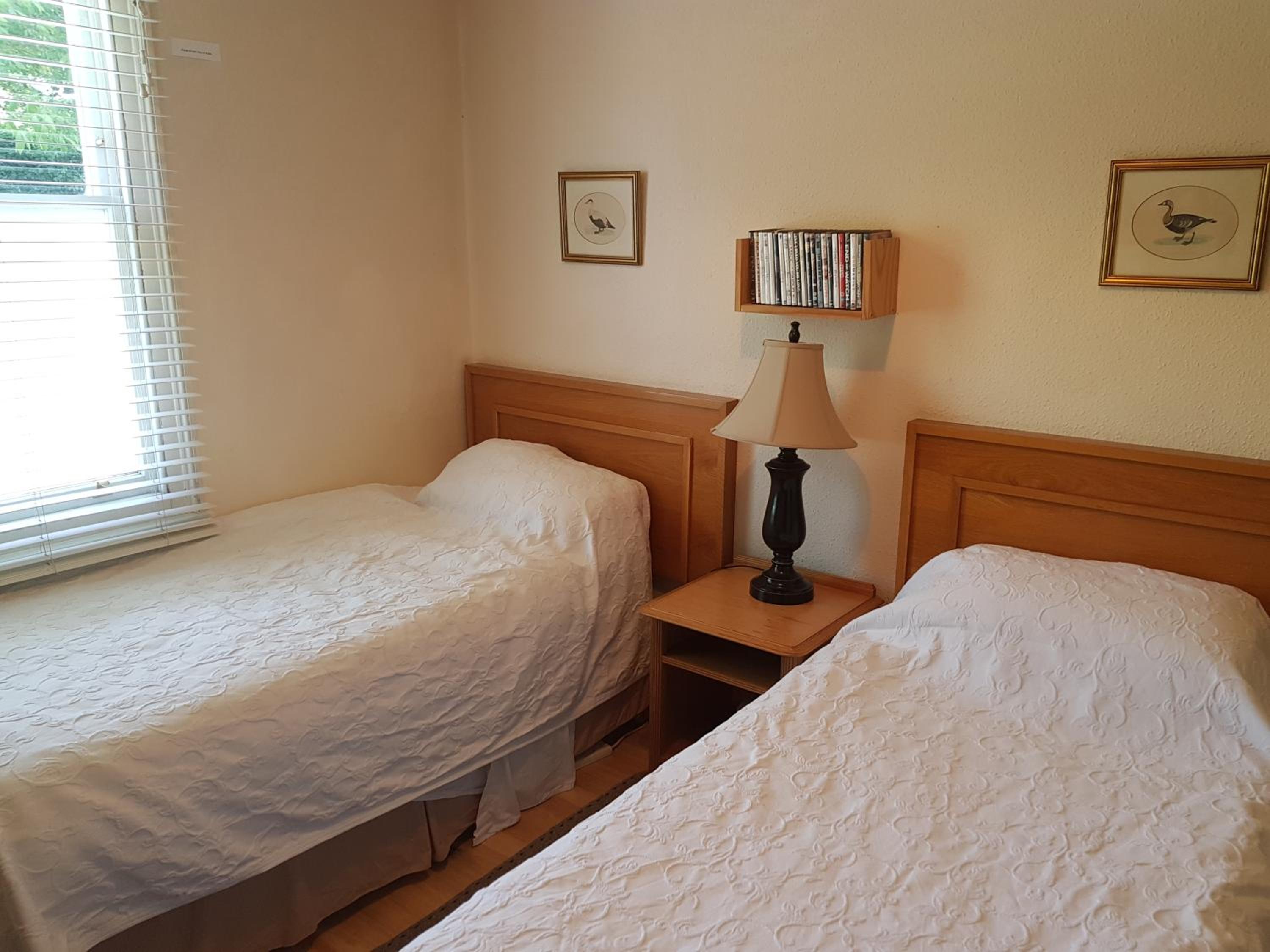 Standard Twin Room with Shared Bathroom