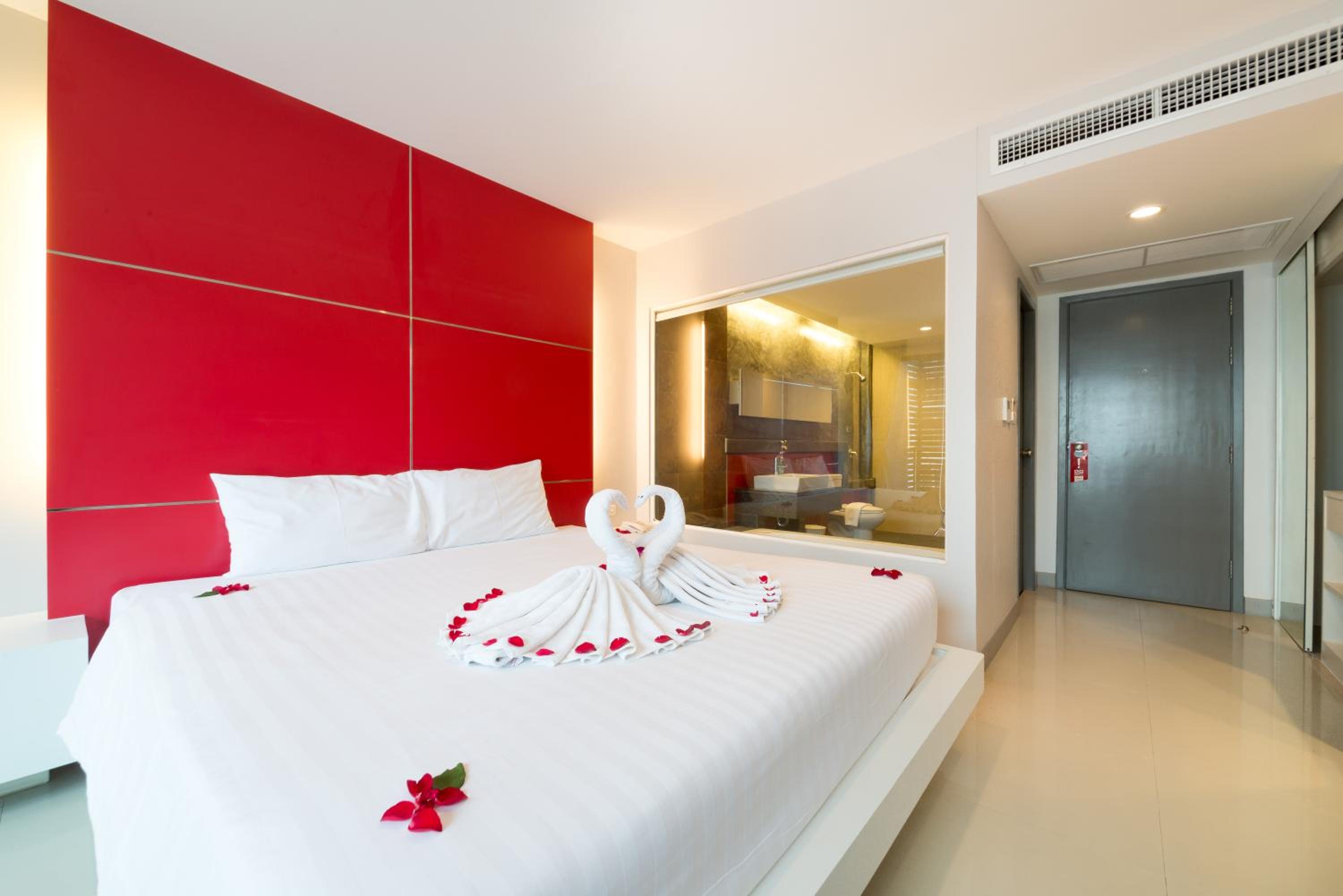 Grand Deluxe Double Room with Bathtub