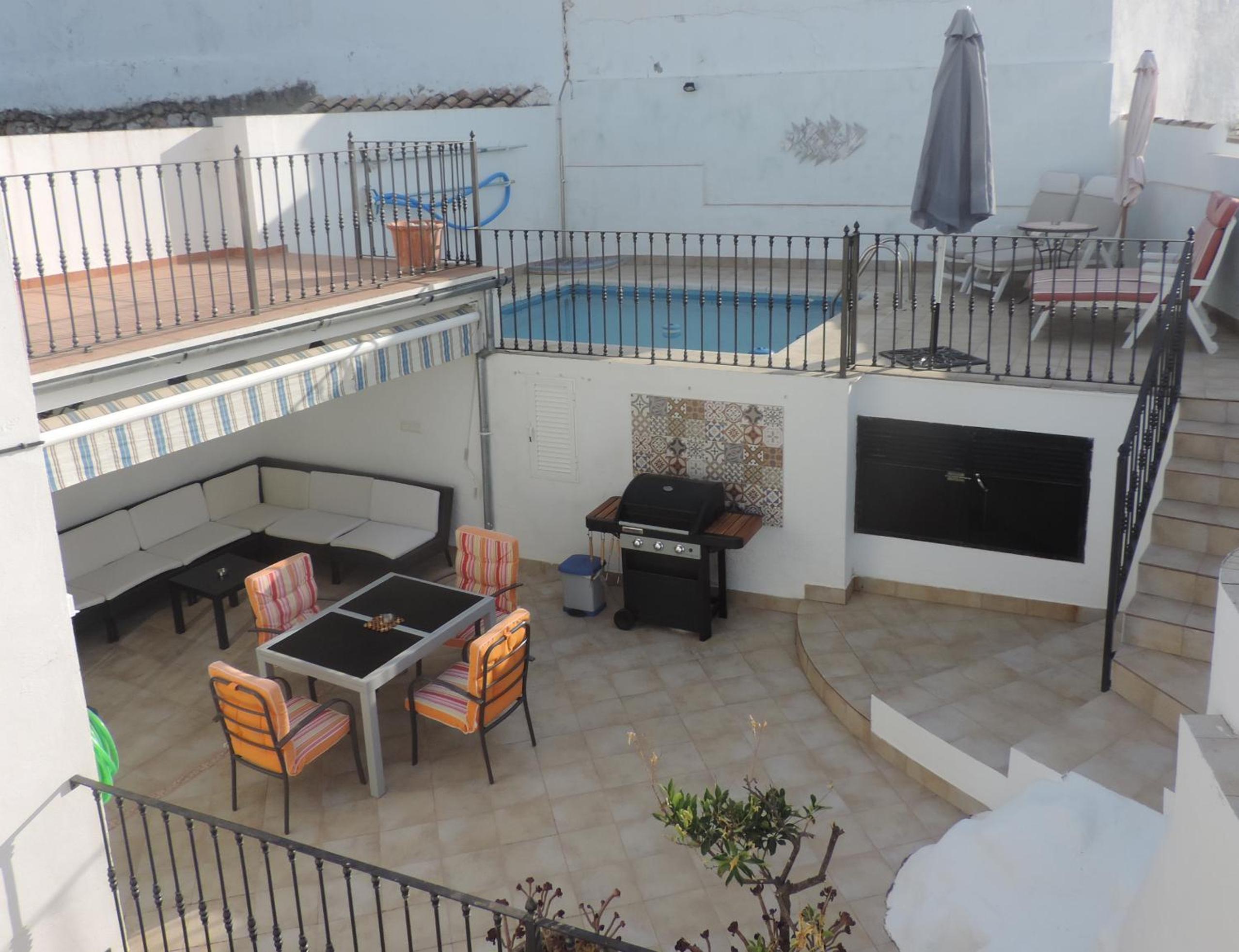 Four-Bedroom House - Photo 3