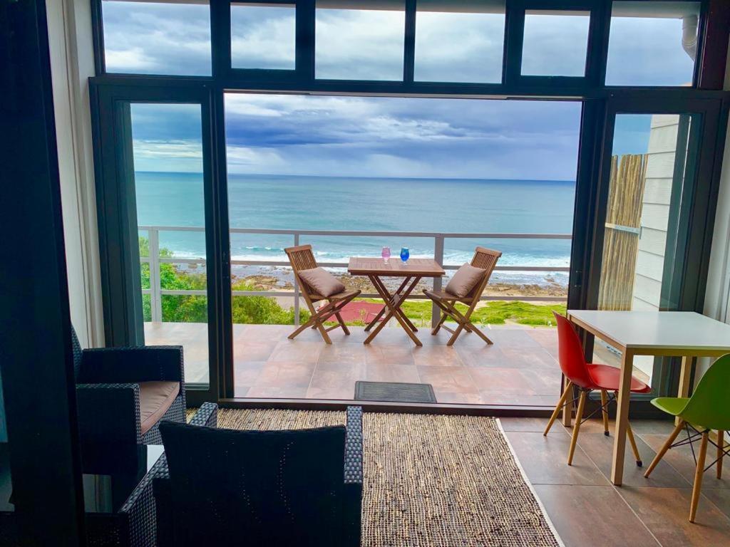 Deluxe Double Room with Sea View - Photo 10
