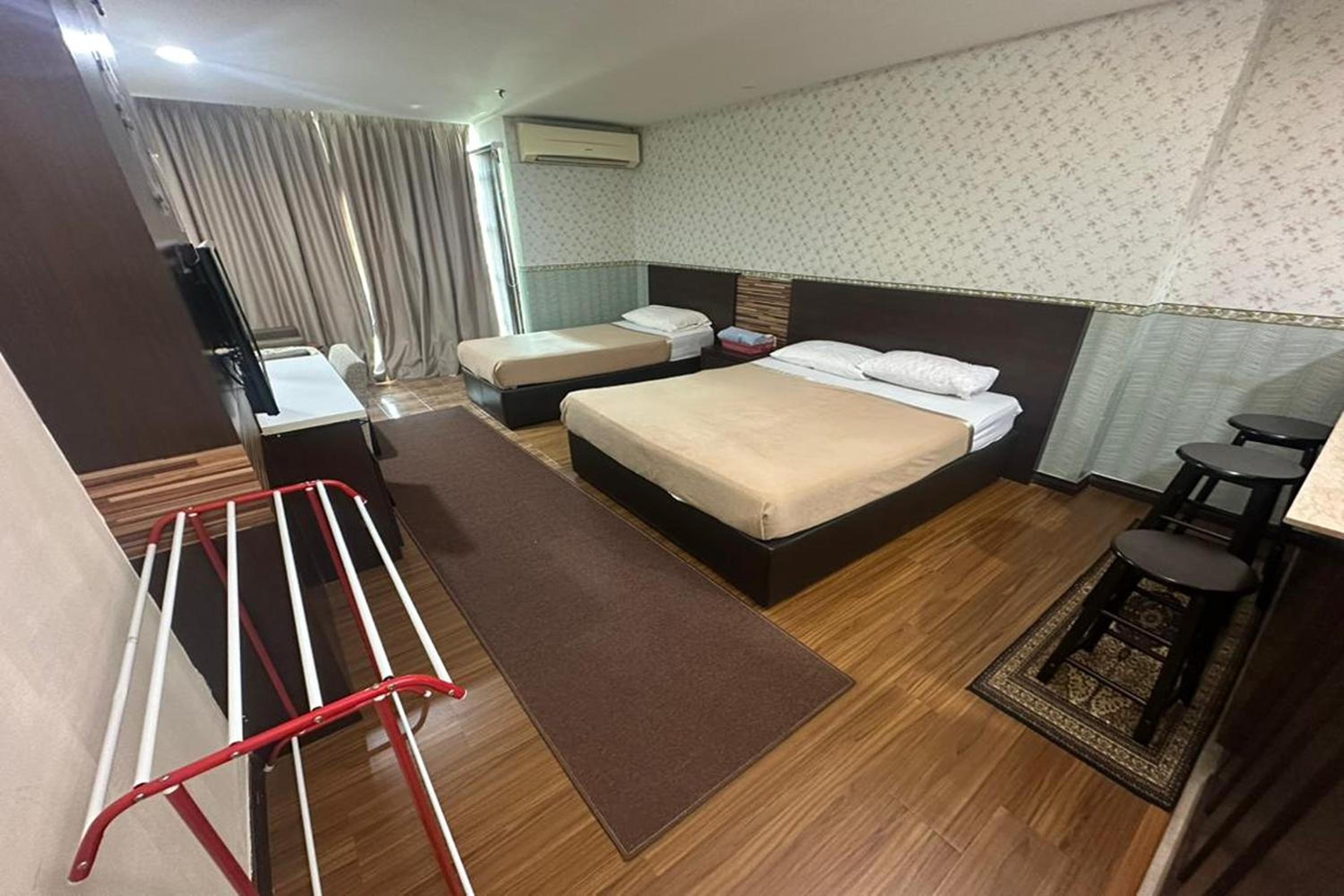 Deluxe Family Room