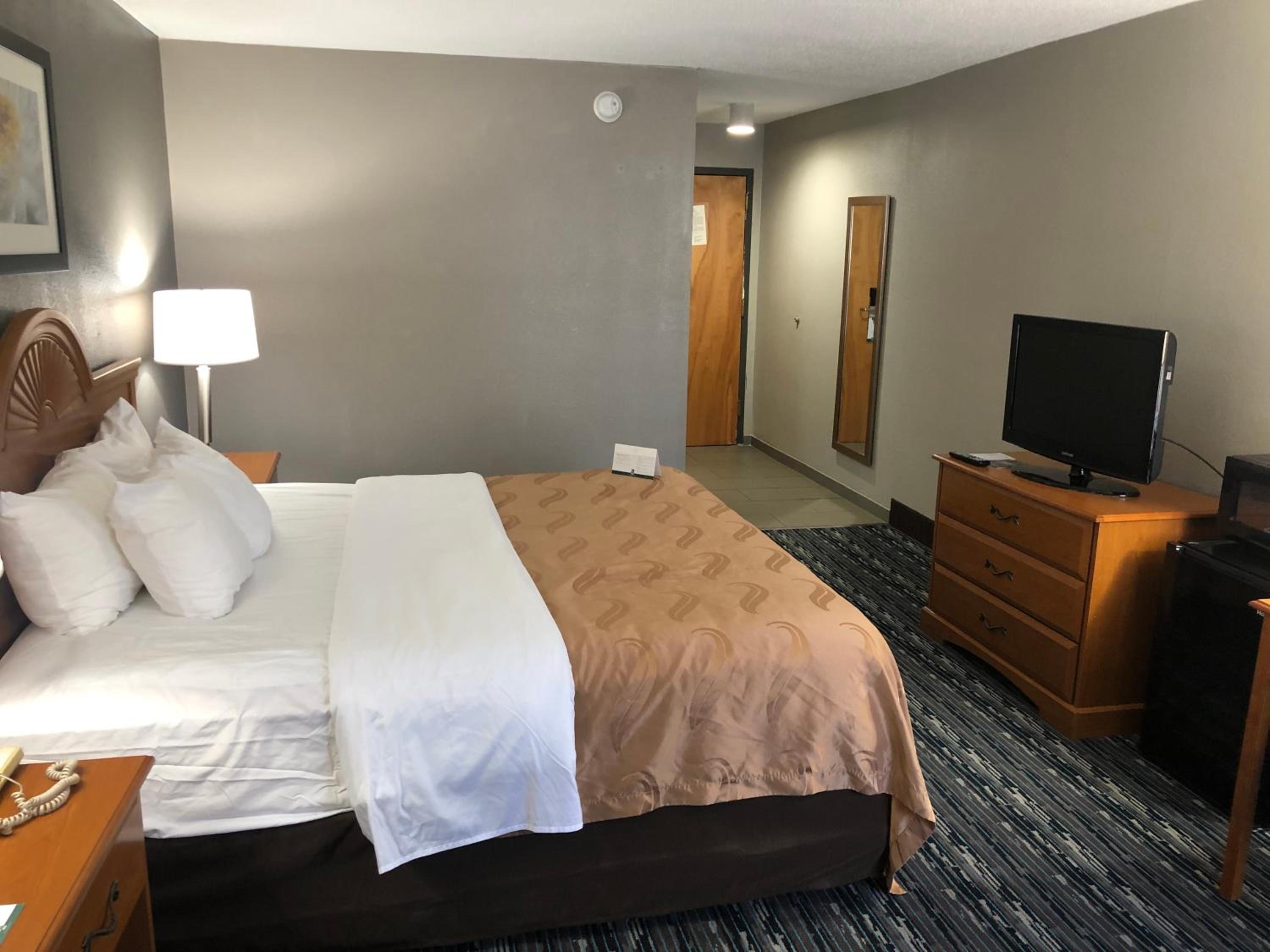 King Room - Disability Access/Non-Smoking - Photo 4