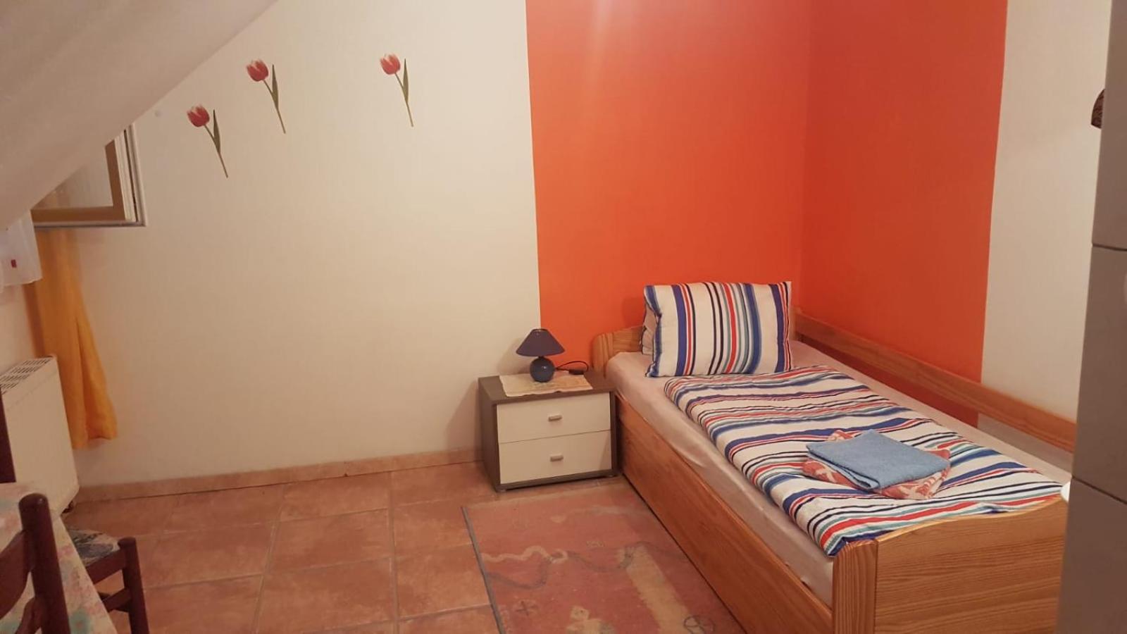 Small Twin Room photo 1