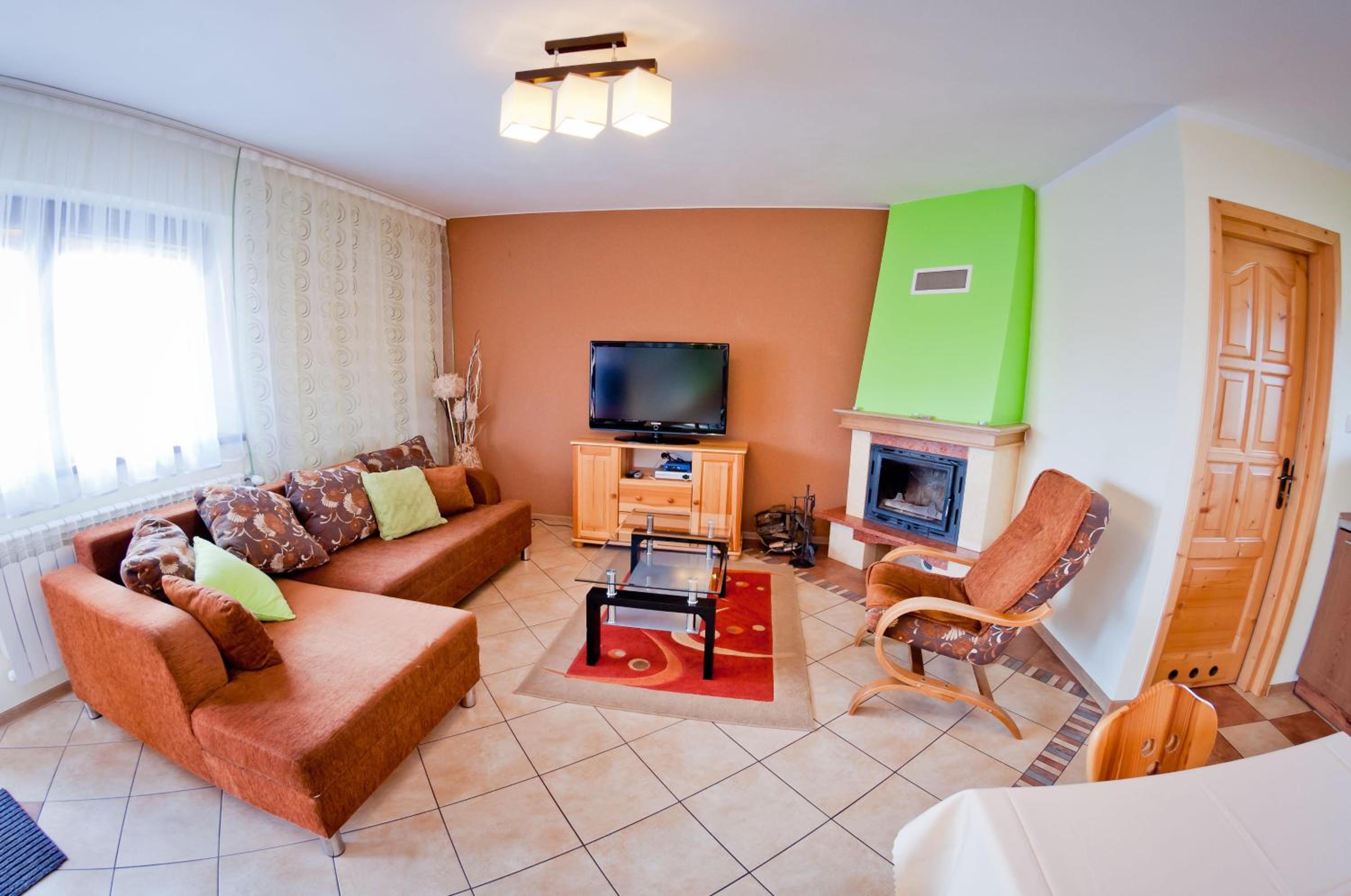 Apartment photo 2