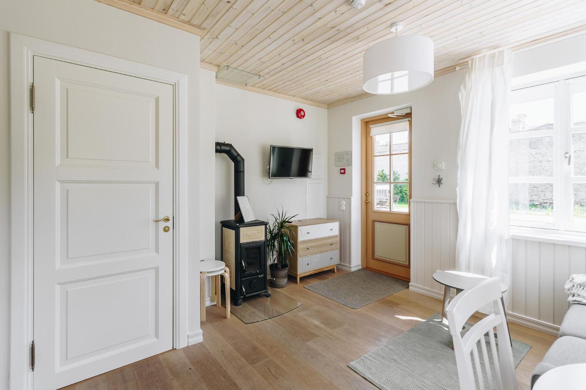 Apartment with Terrace - Photo 11