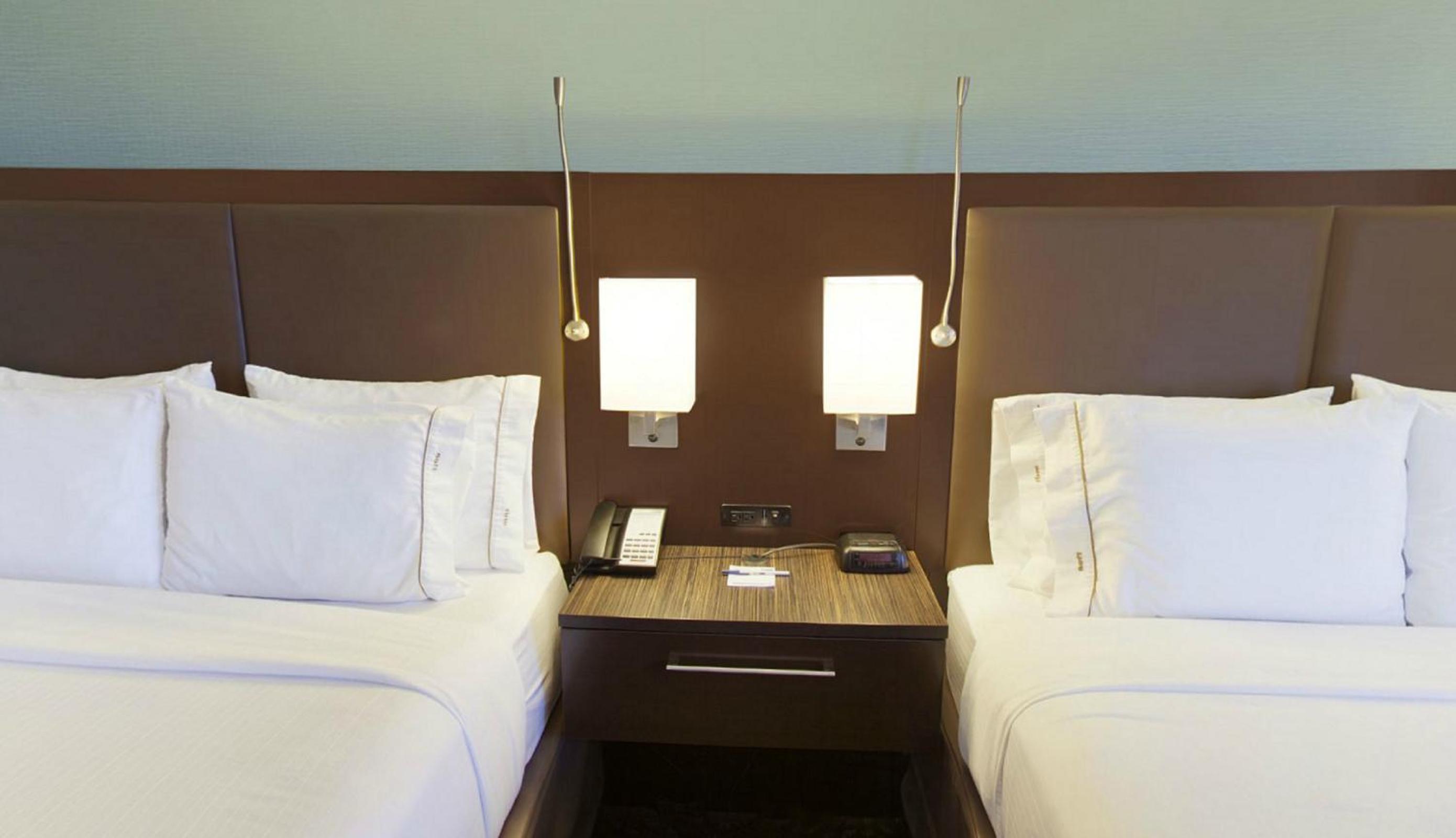 Standard Room with Two Queen Beds - Photo 1