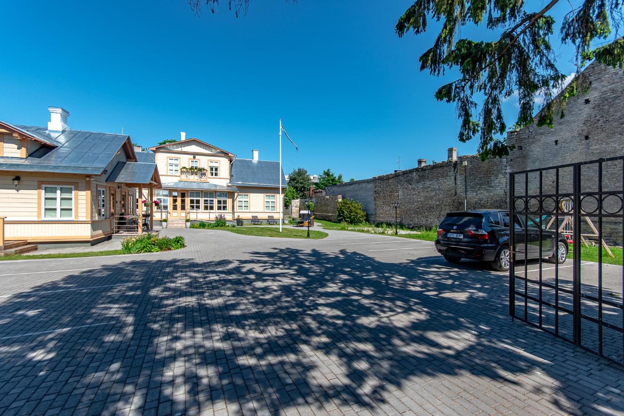 Apartment with Terrace - Photo 24