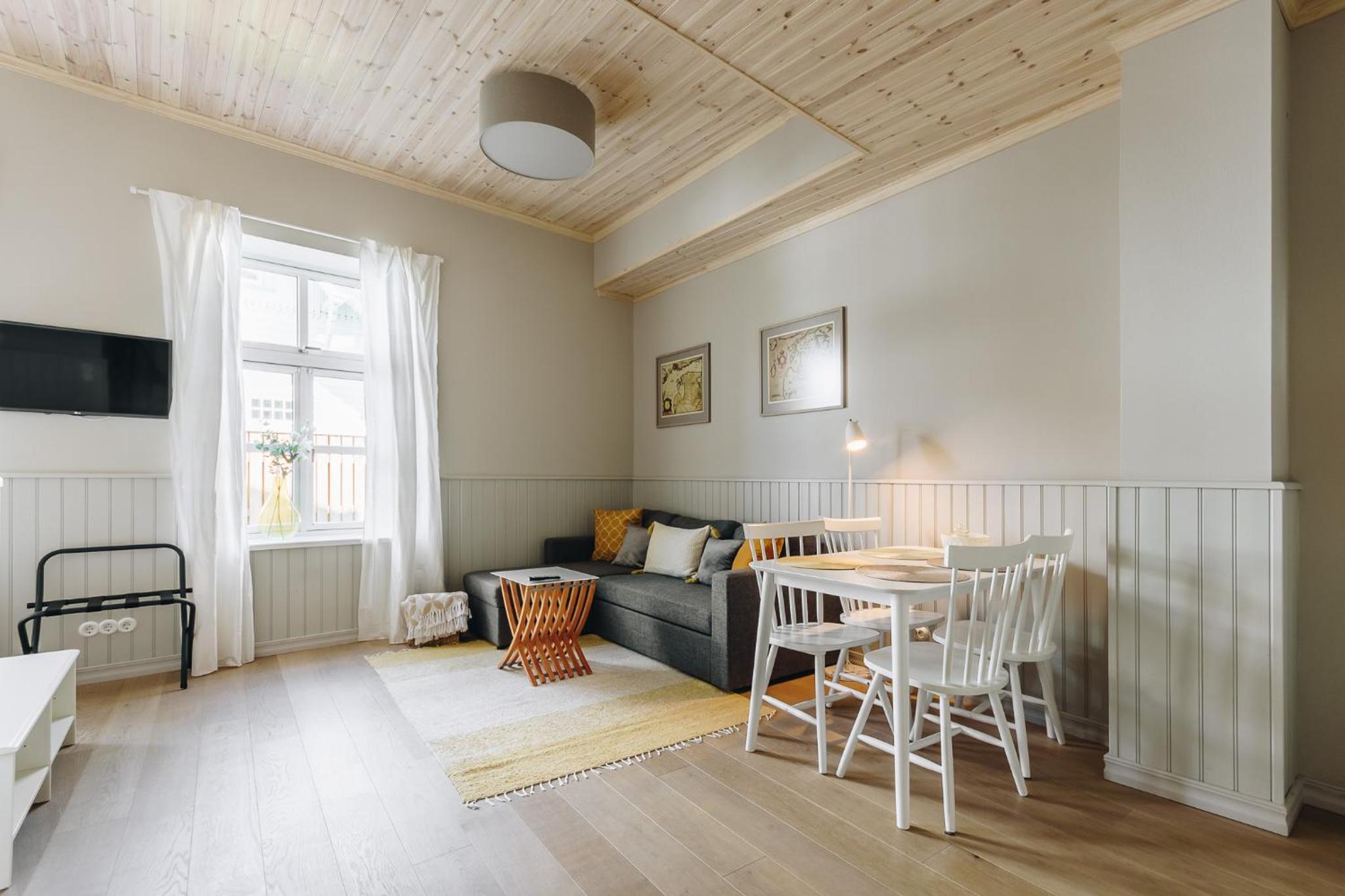 Studio Apartment - Photo 2