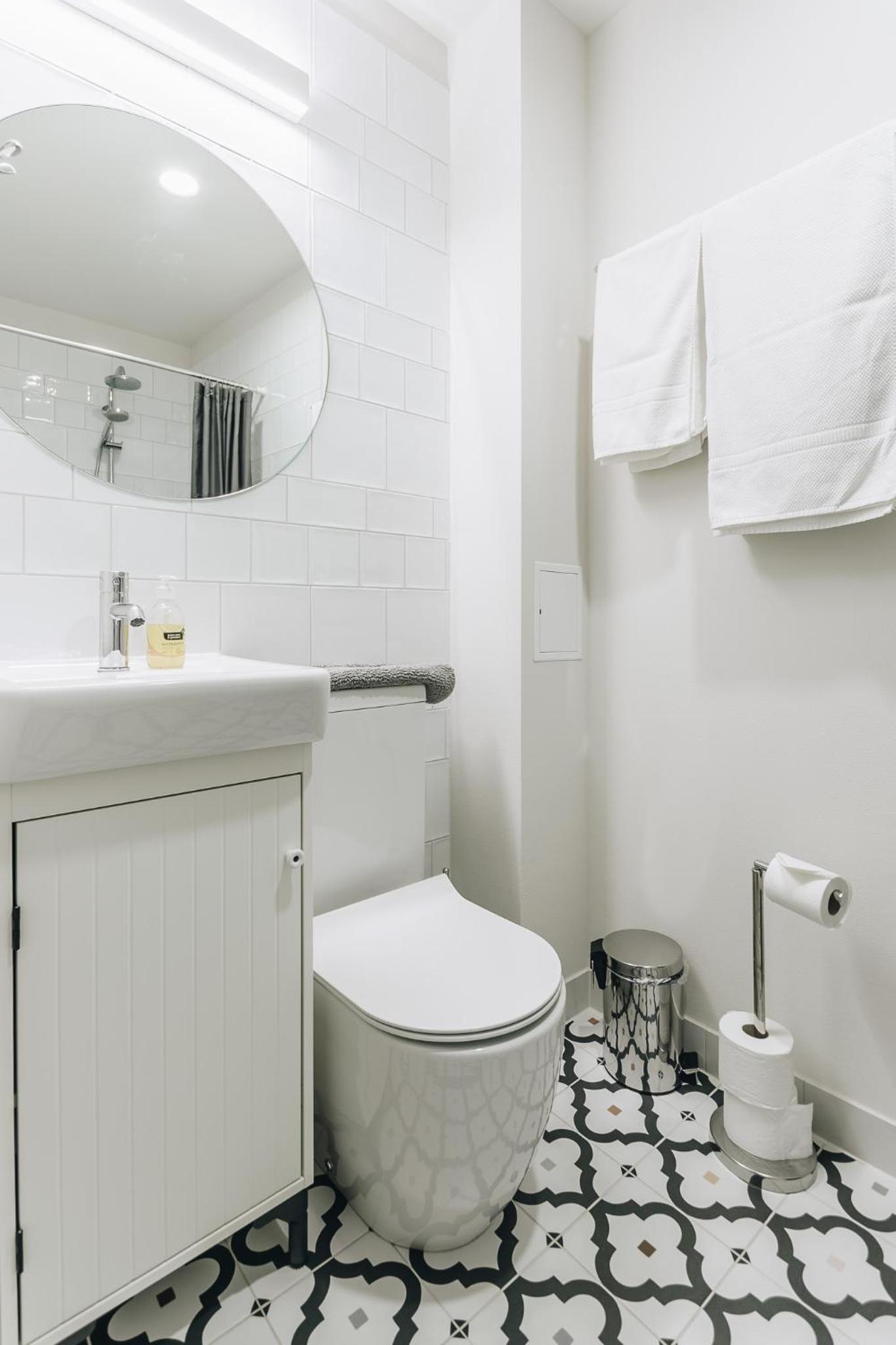 Studio Apartment - Photo 15