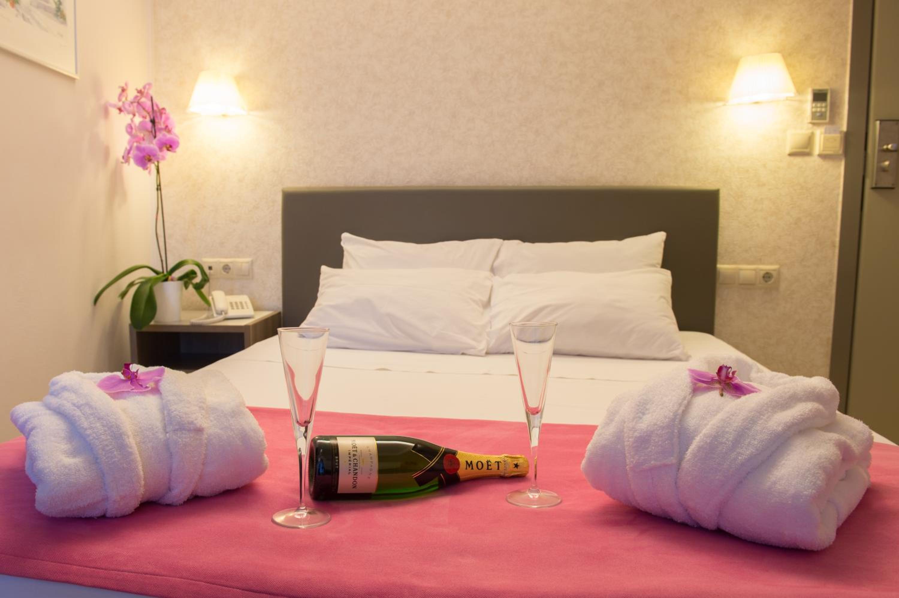 Double or Twin Room with Sea View photo 2
