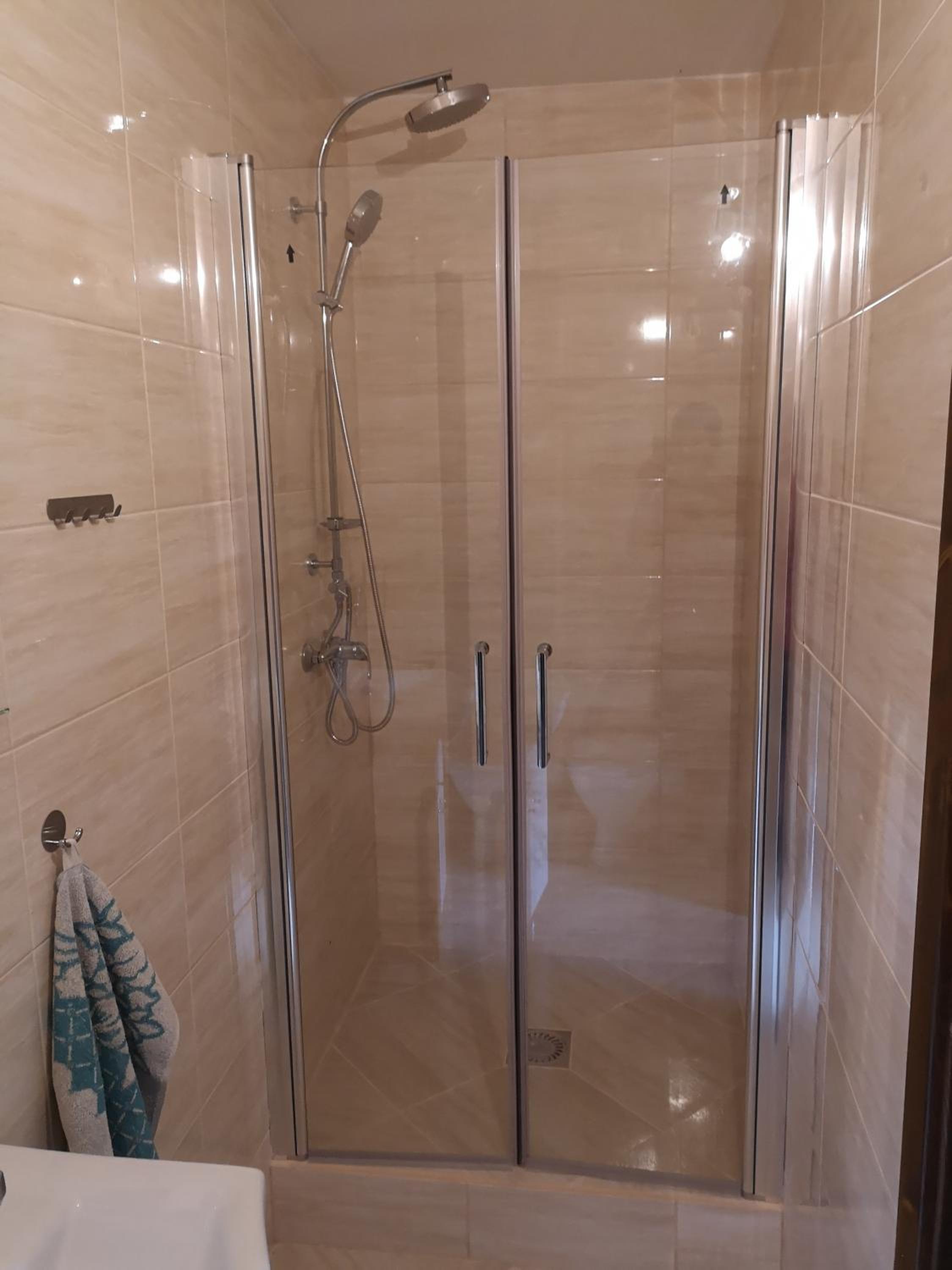 Deluxe Double Room with Shower - Photo 8