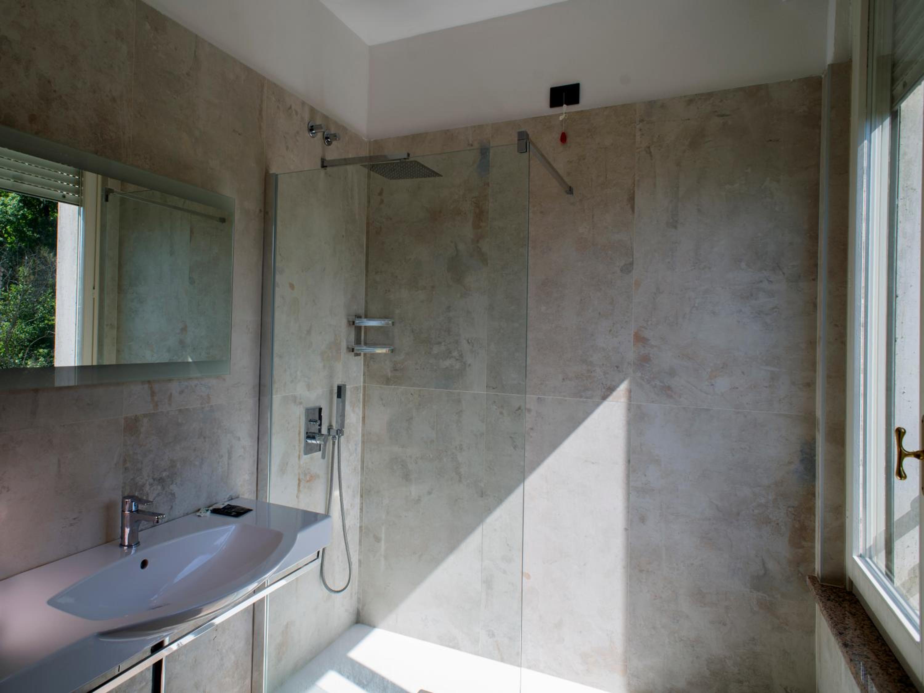 Double Room - Photo 14