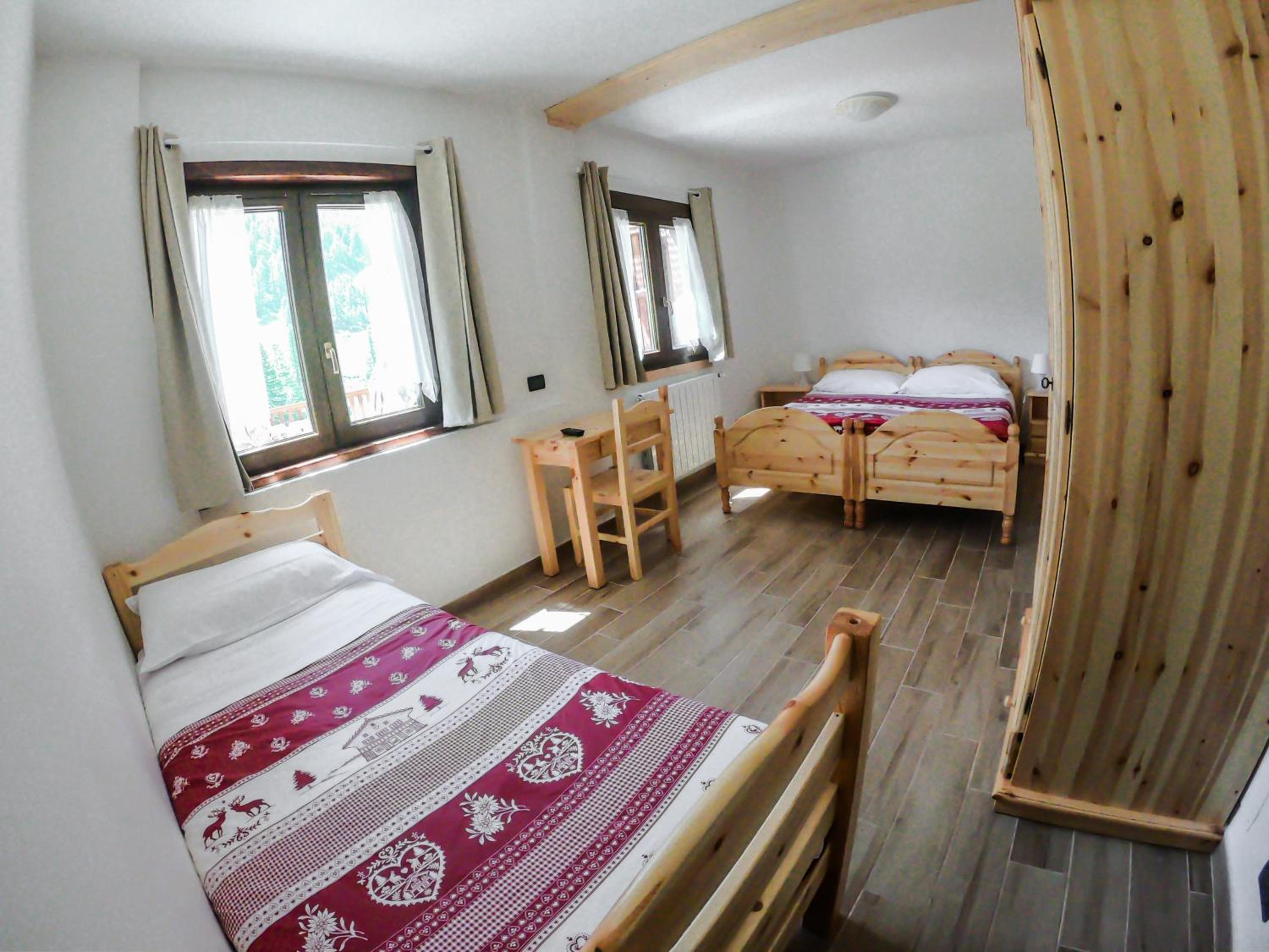 Quadruple Room with Mountain View photo 1