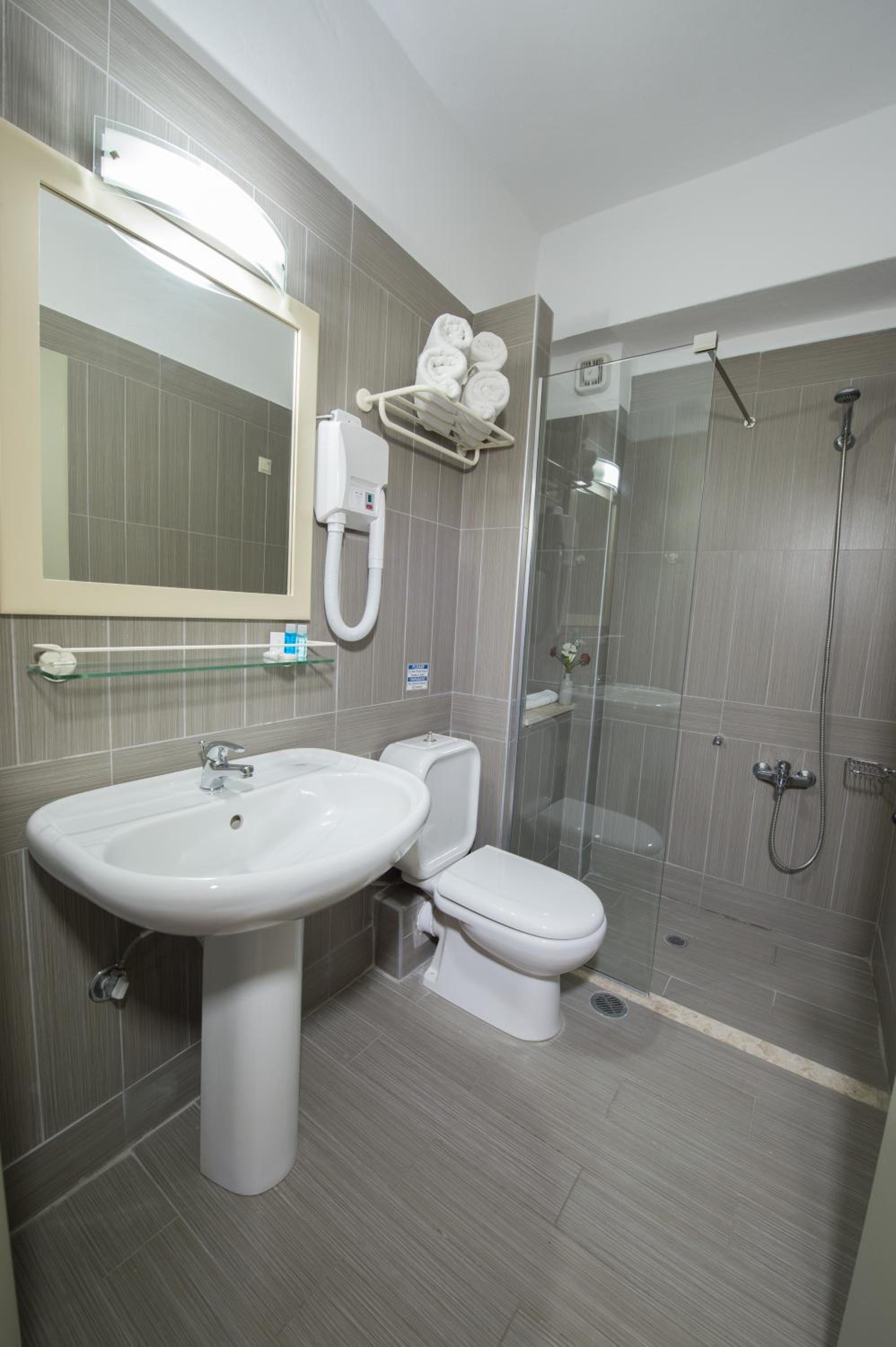 Economy Twin Room - Photo 2
