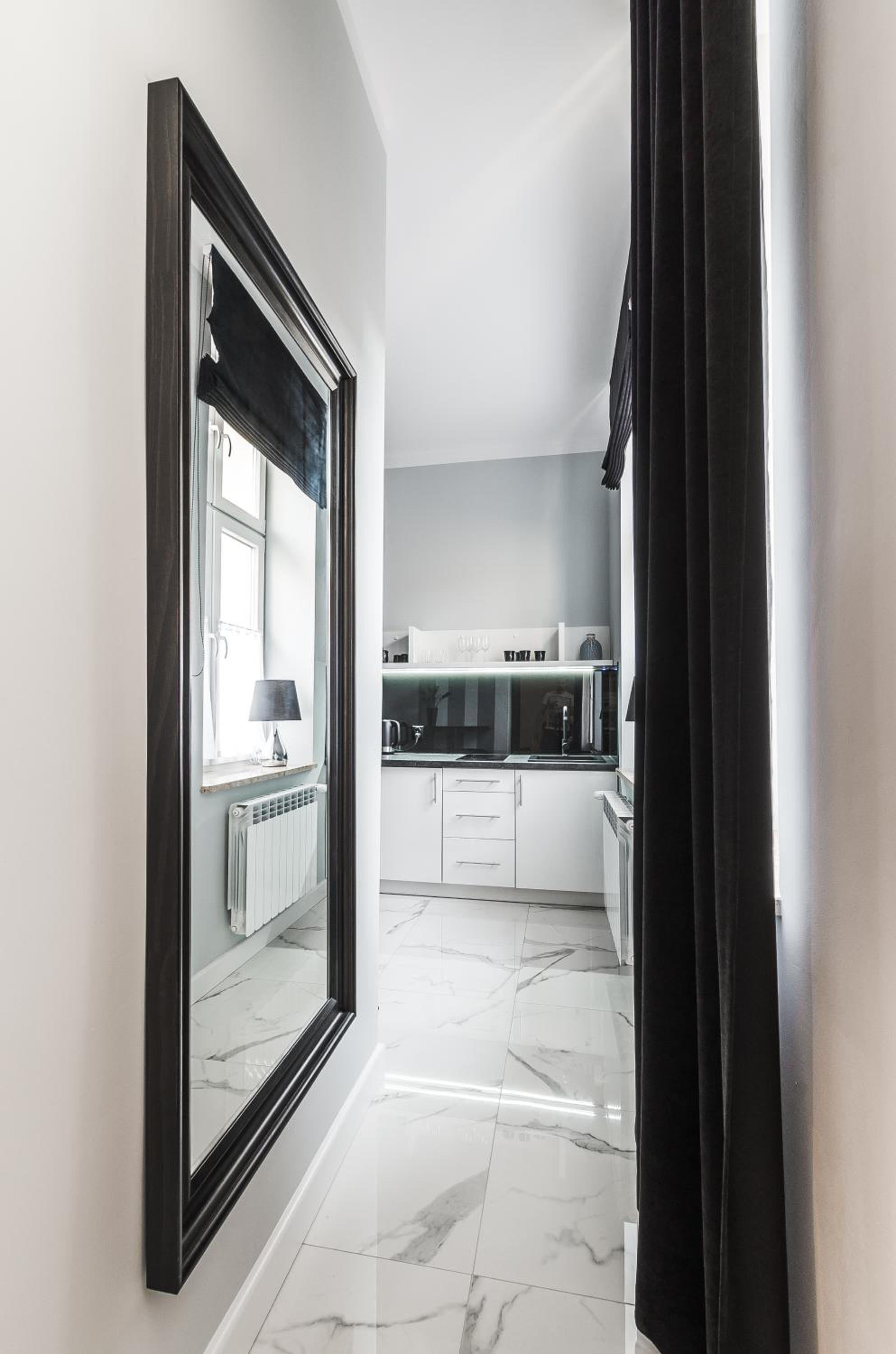 Budget One-Bedroom Apartment with Courtyard View - Photo 7