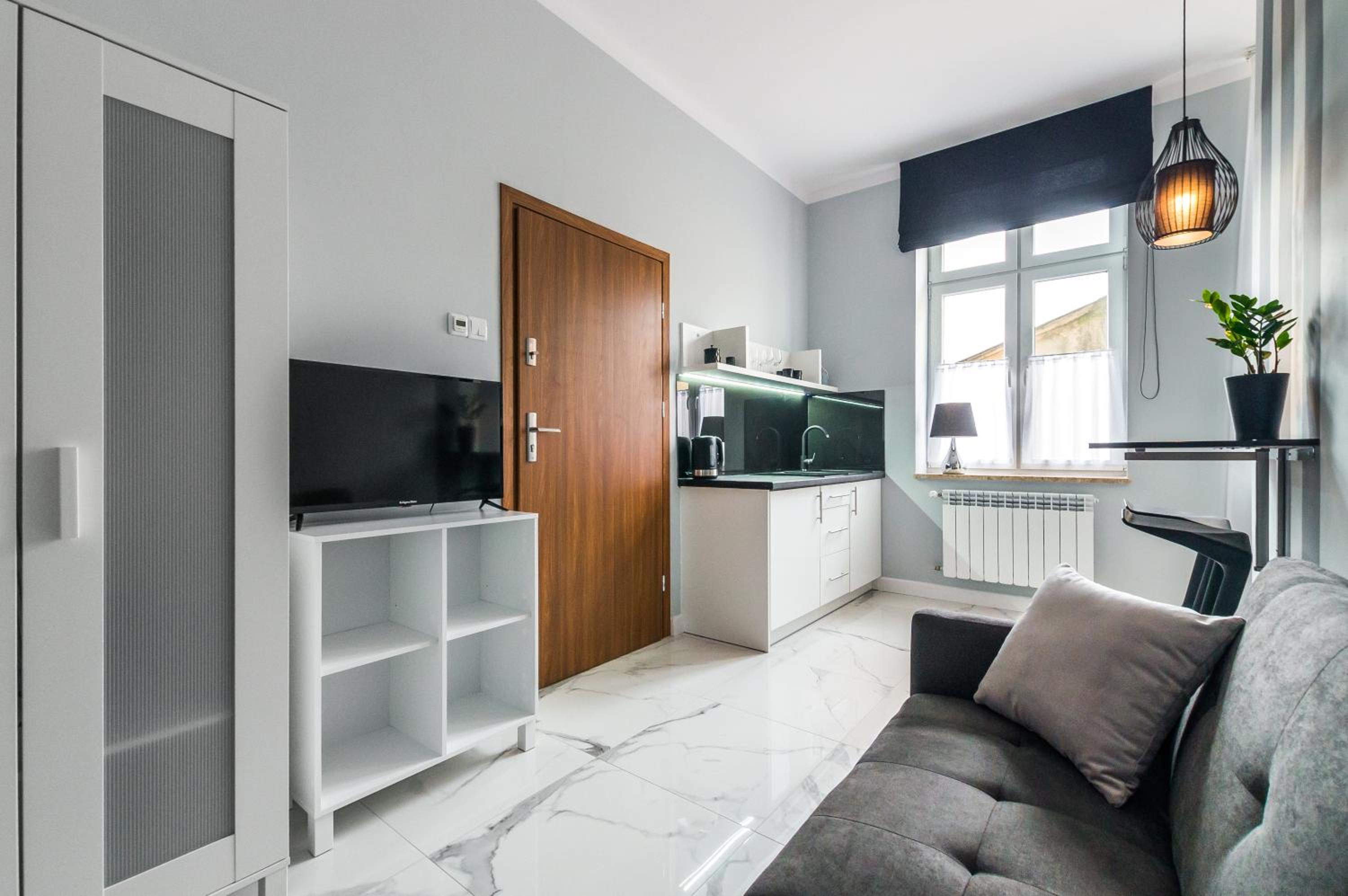 Budget One-Bedroom Apartment with Courtyard View - Photo 10
