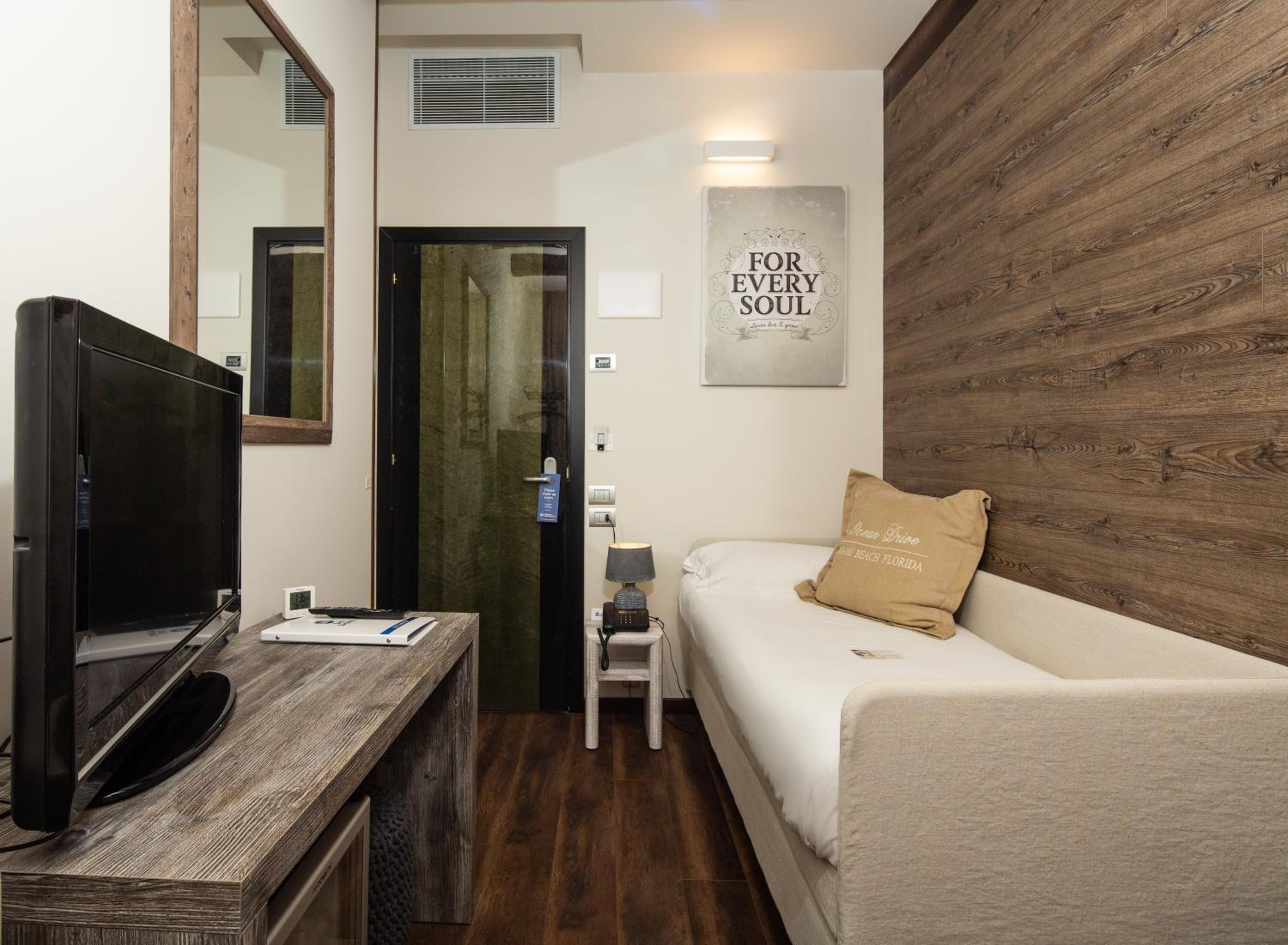 Deluxe Singe Room with Balcony and Sea View photo 3