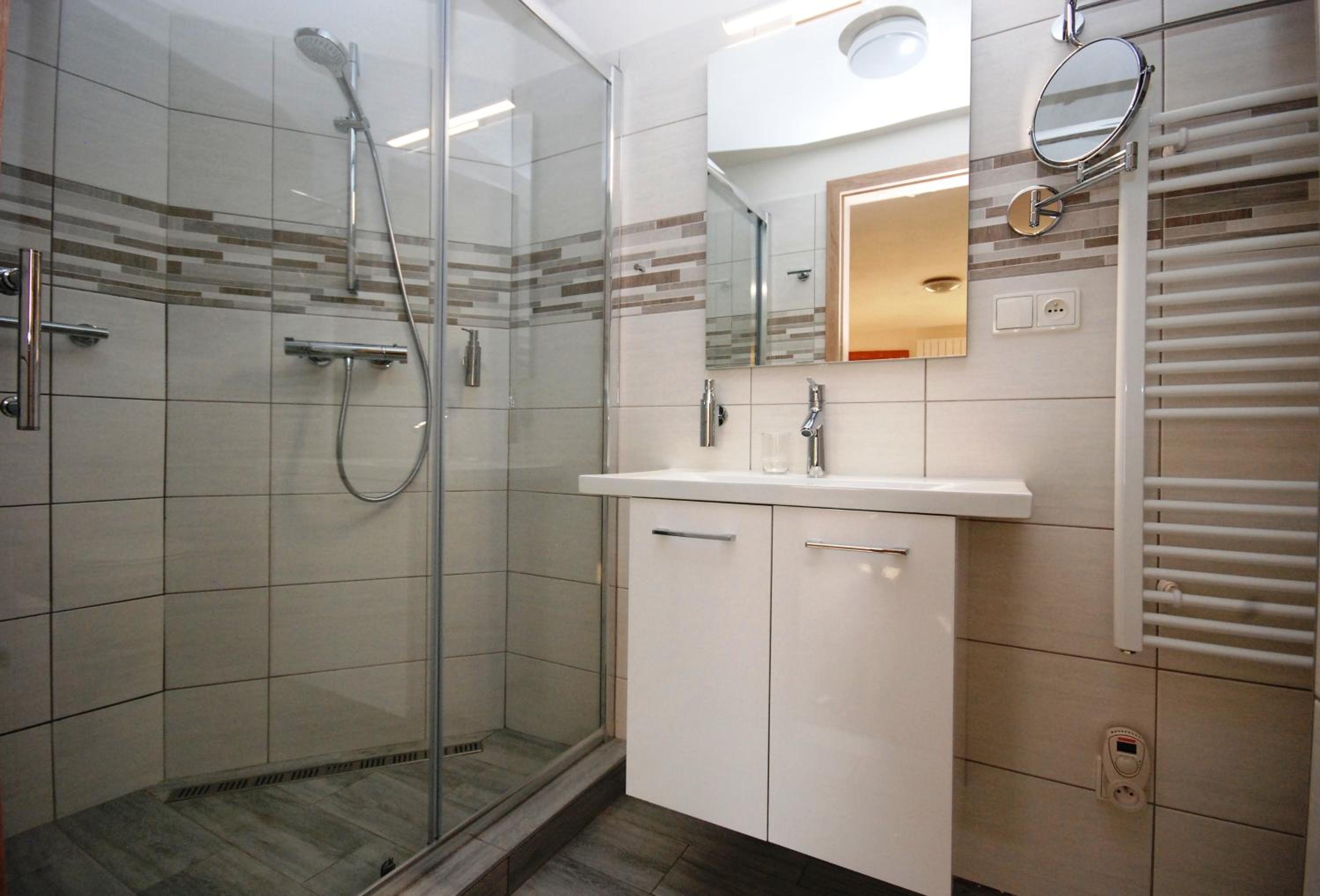 One-Bedroom Apartment - Photo 3