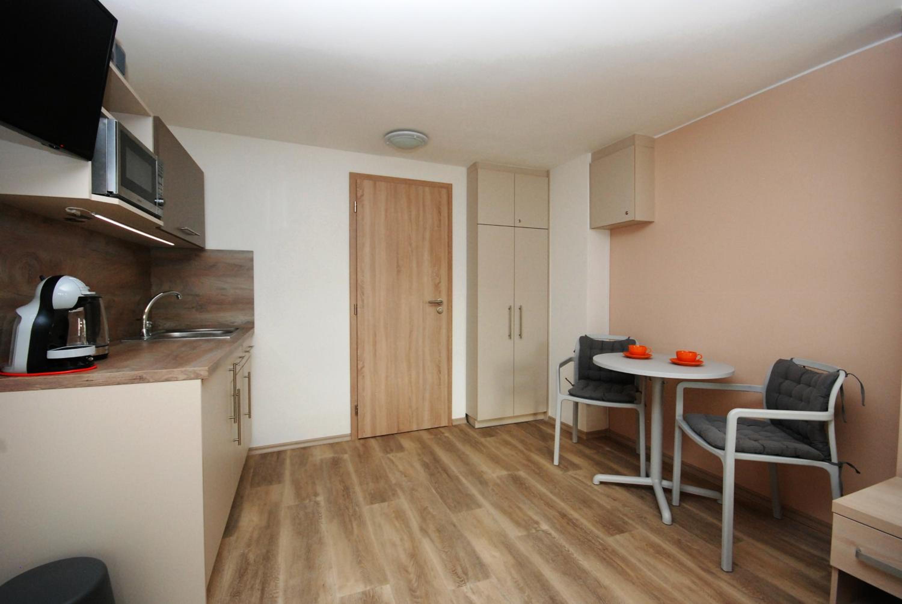 One-Bedroom Apartment - Photo 6