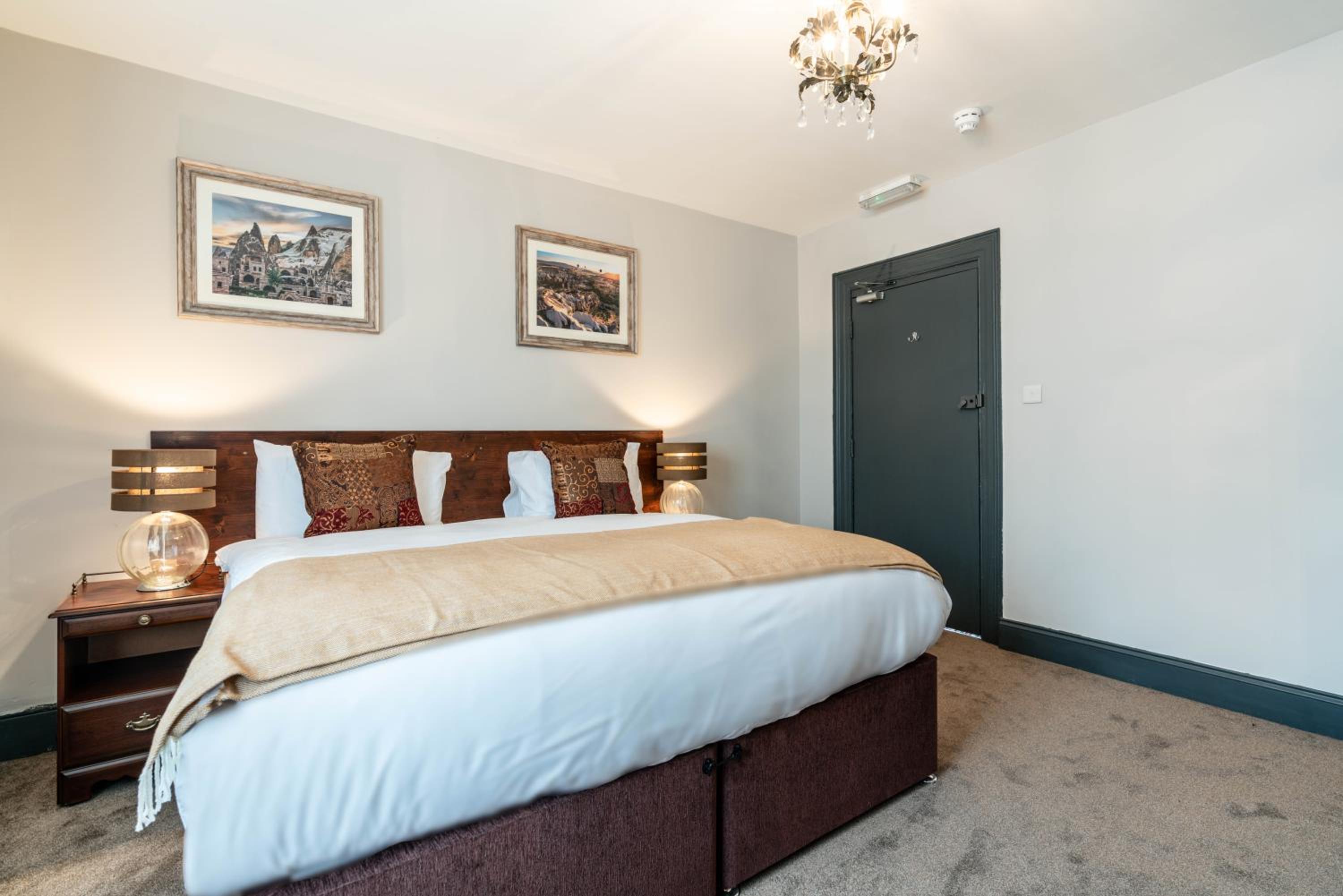 Deluxe Double or Twin Room - Photo 9