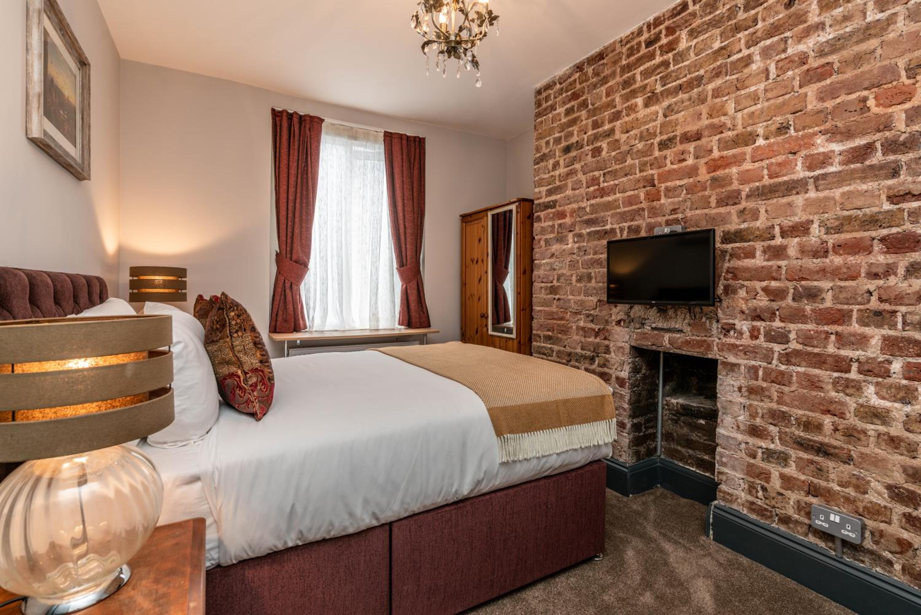 Double Room - Photo 4