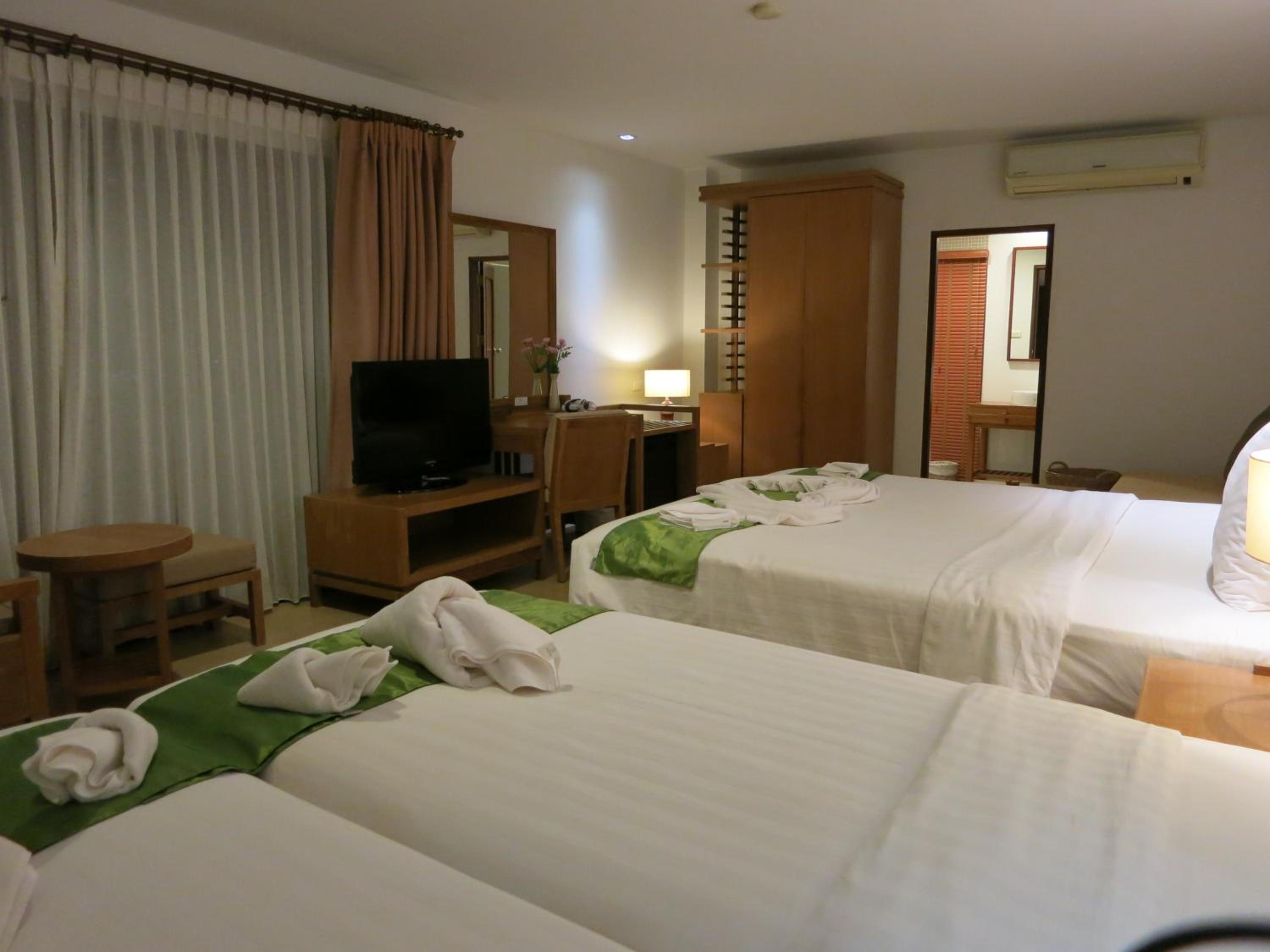 Family Room with Sea View - Photo 3